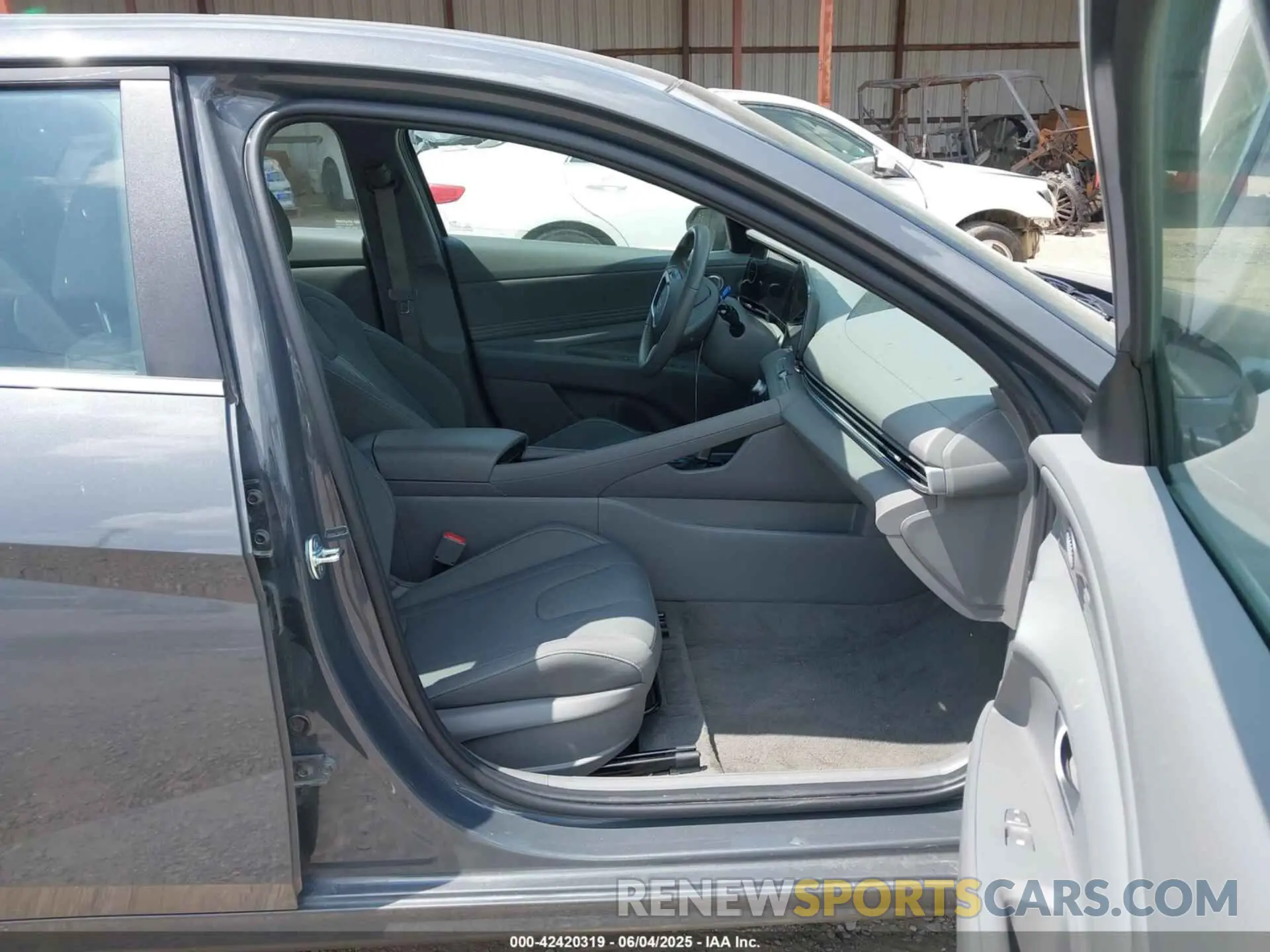 5 Photograph of a damaged car KMHLS4DG0SU859747 HYUNDAI ELANTRA 2025