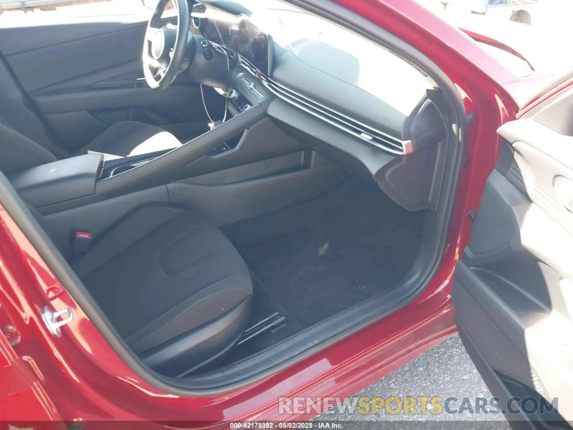 5 Photograph of a damaged car KMHLS4DG0SU861661 HYUNDAI ELANTRA 2025
