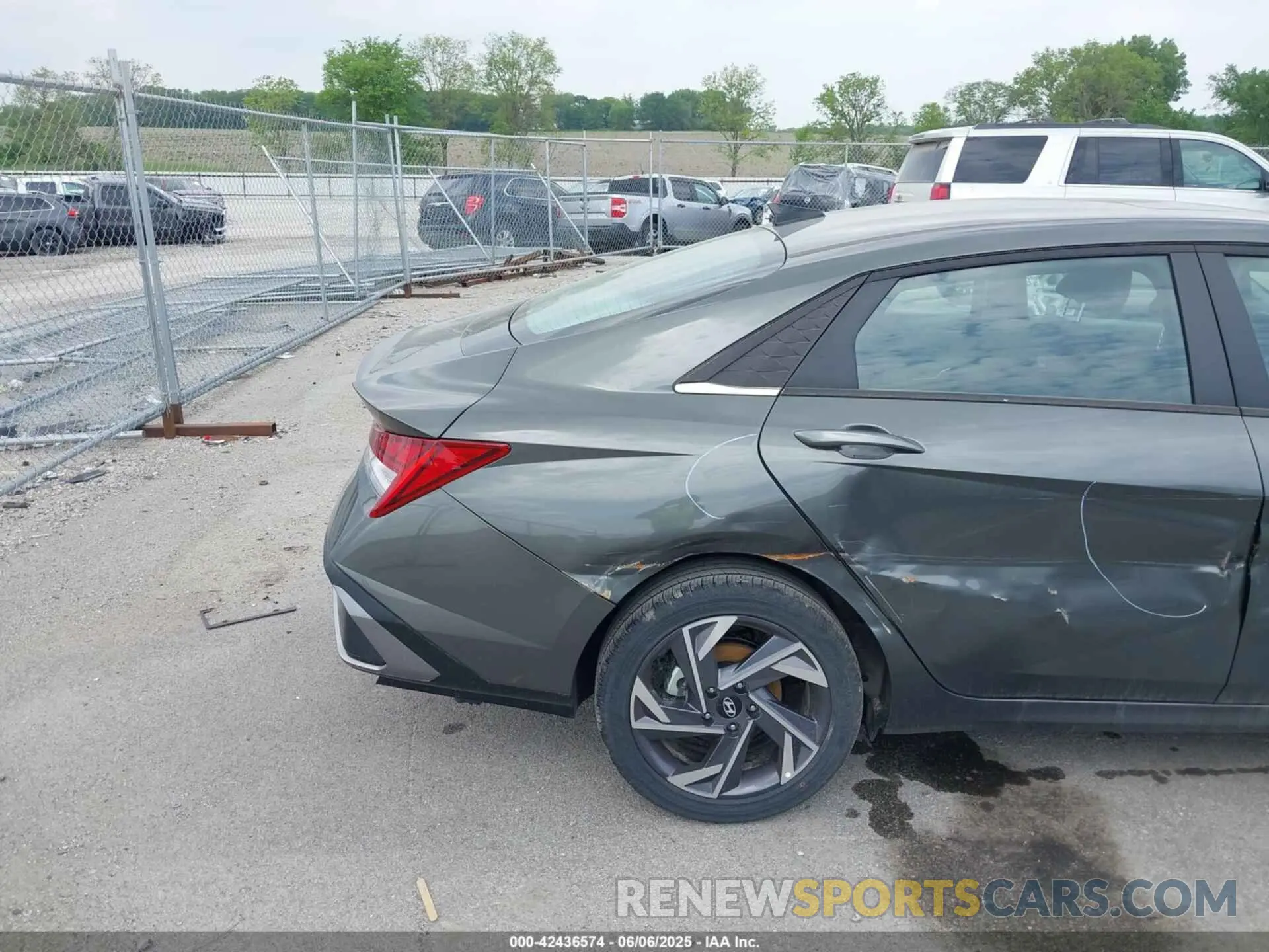 18 Photograph of a damaged car KMHLS4DG0SU949674 HYUNDAI ELANTRA 2025