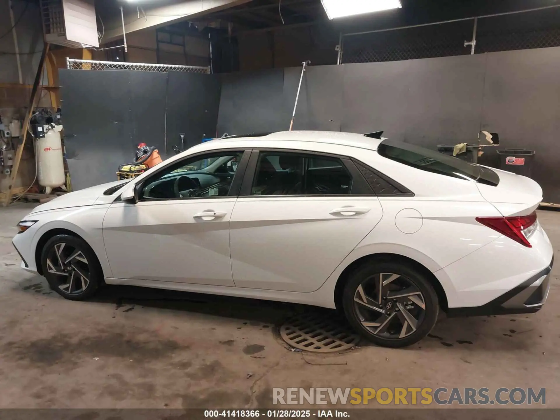 14 Photograph of a damaged car KMHLS4DG2SU895603 HYUNDAI ELANTRA 2025