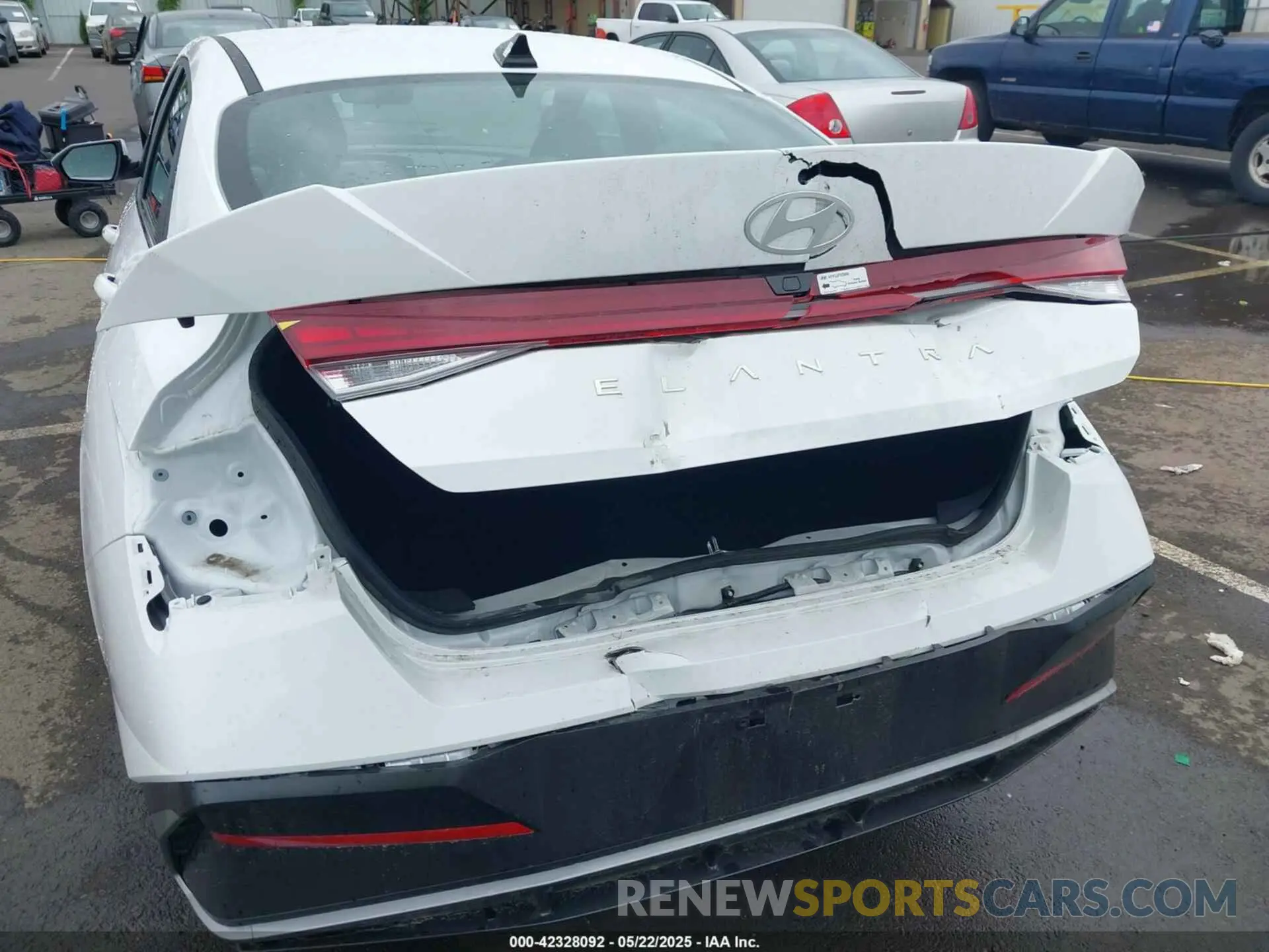 6 Photograph of a damaged car KMHLS4DG2SU986483 HYUNDAI ELANTRA 2025