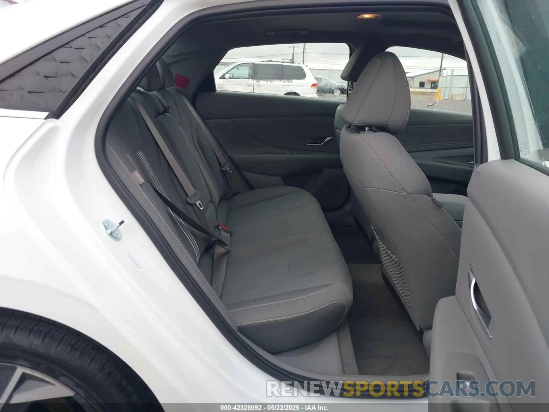 8 Photograph of a damaged car KMHLS4DG2SU986483 HYUNDAI ELANTRA 2025