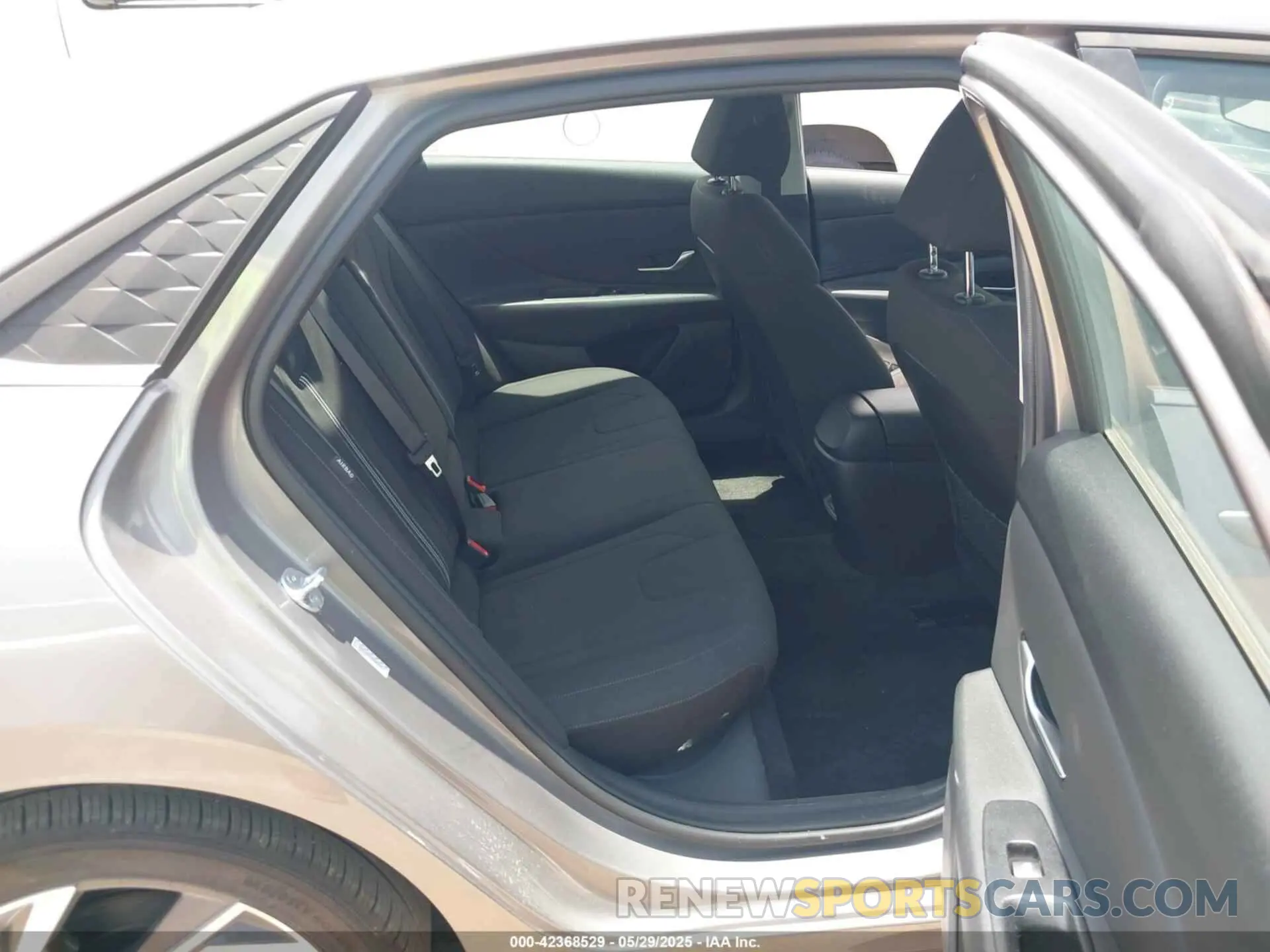8 Photograph of a damaged car KMHLS4DG3SU862691 HYUNDAI ELANTRA 2025