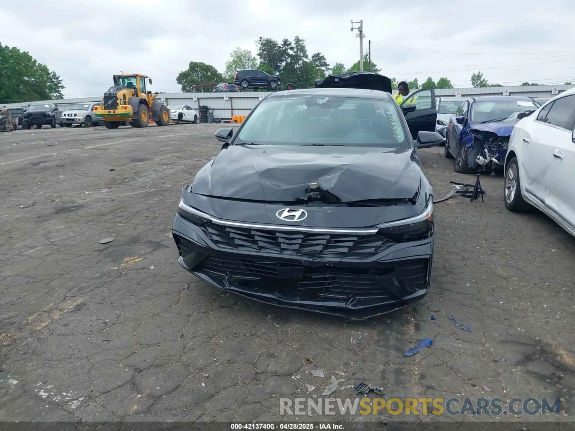 12 Photograph of a damaged car KMHLS4DG4SU938936 HYUNDAI ELANTRA 2025