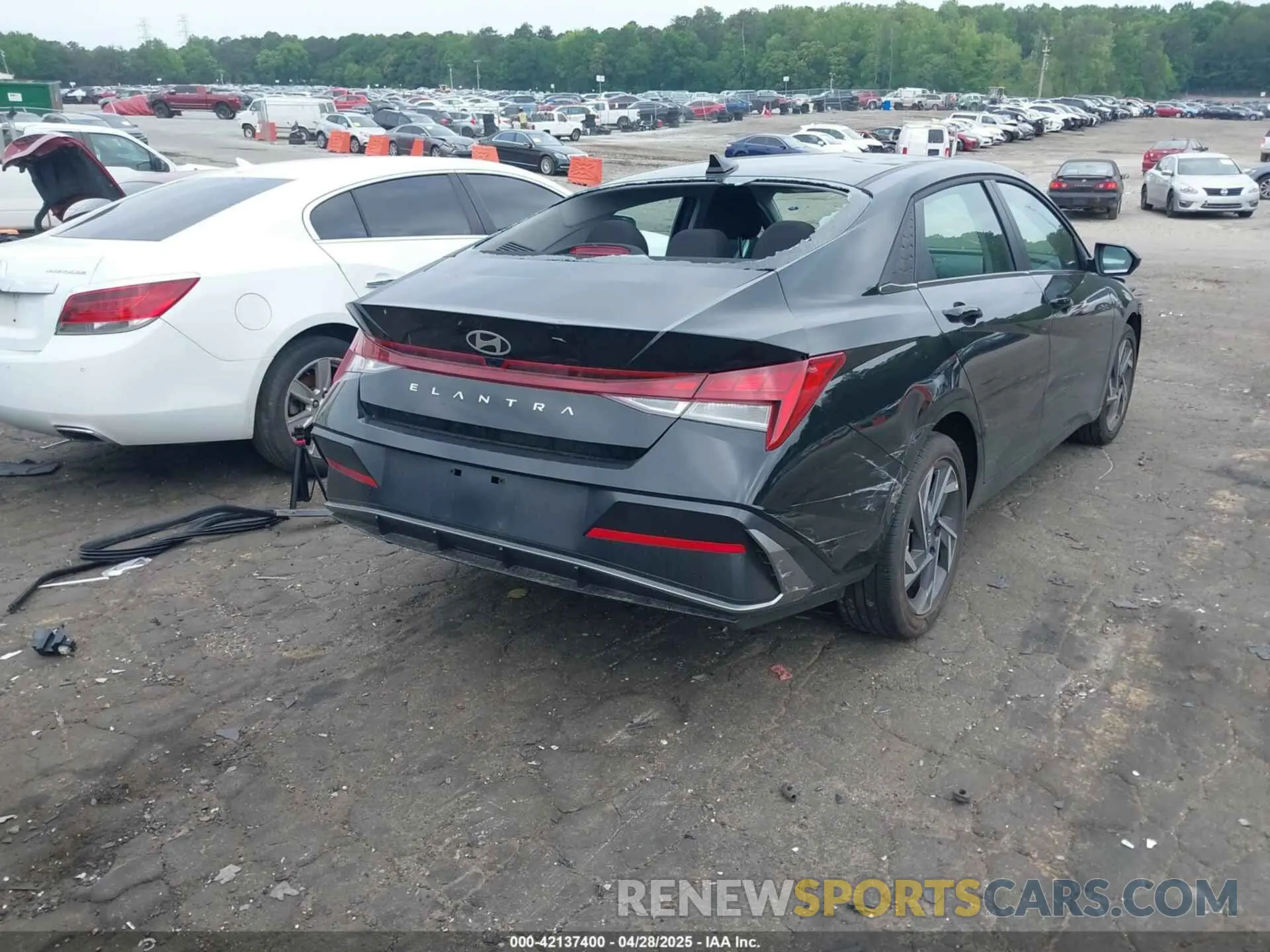 4 Photograph of a damaged car KMHLS4DG4SU938936 HYUNDAI ELANTRA 2025