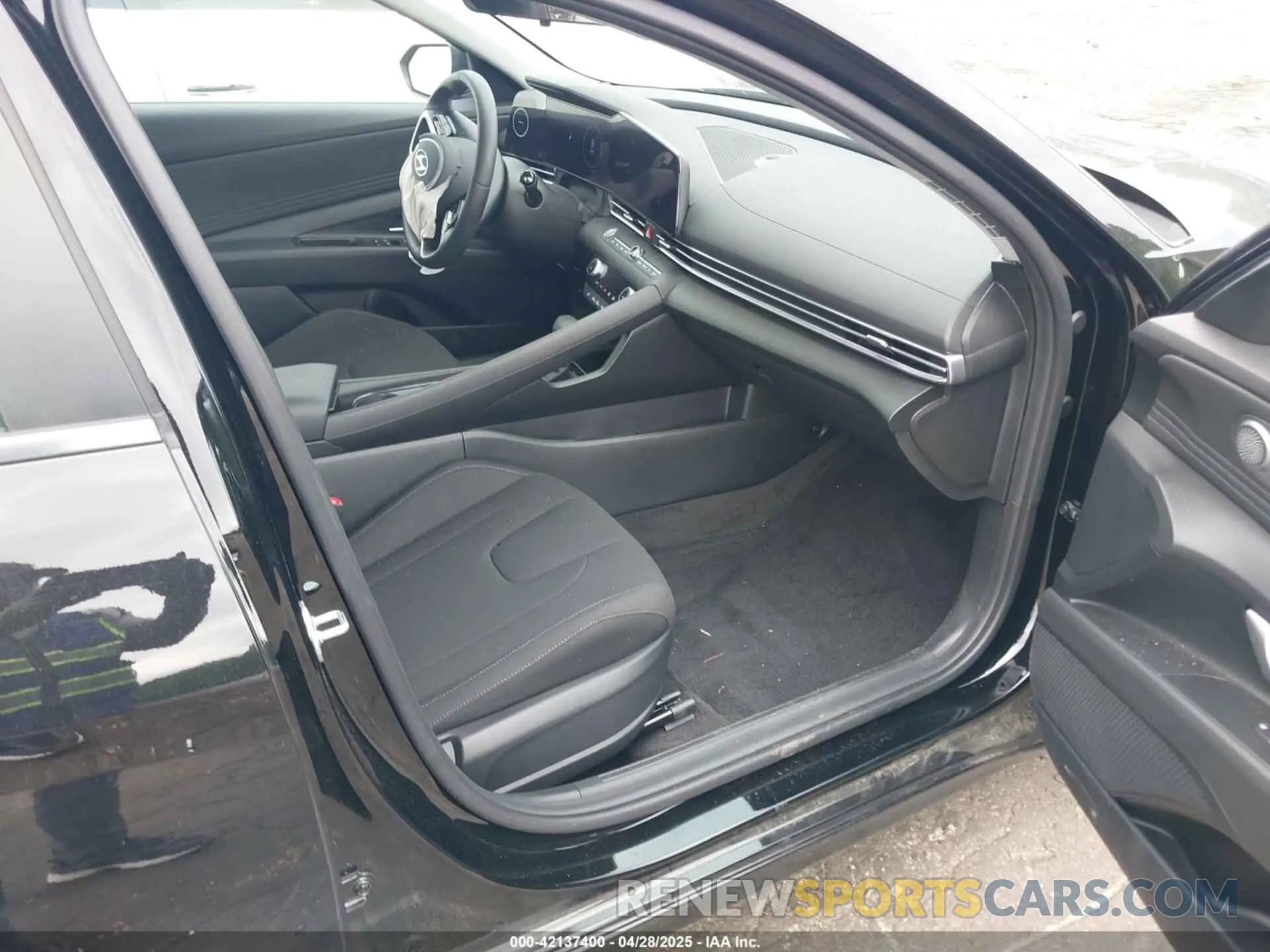 5 Photograph of a damaged car KMHLS4DG4SU938936 HYUNDAI ELANTRA 2025