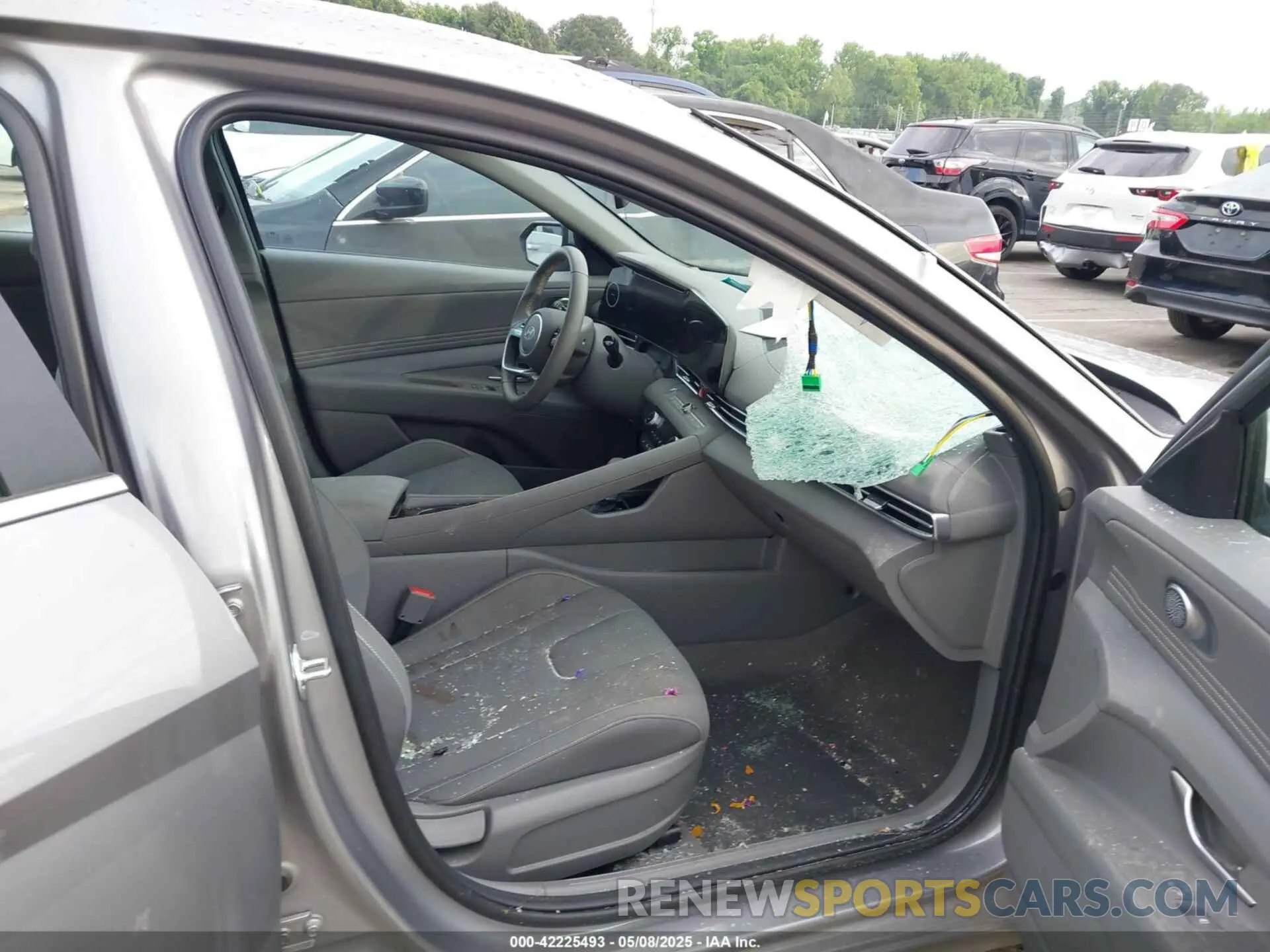 5 Photograph of a damaged car KMHLS4DG5SU968429 HYUNDAI ELANTRA 2025