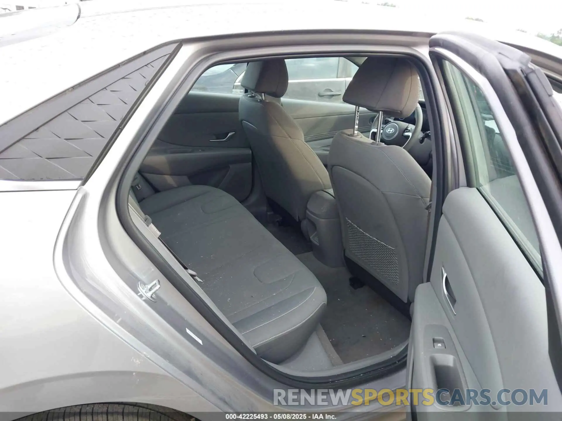 8 Photograph of a damaged car KMHLS4DG5SU968429 HYUNDAI ELANTRA 2025