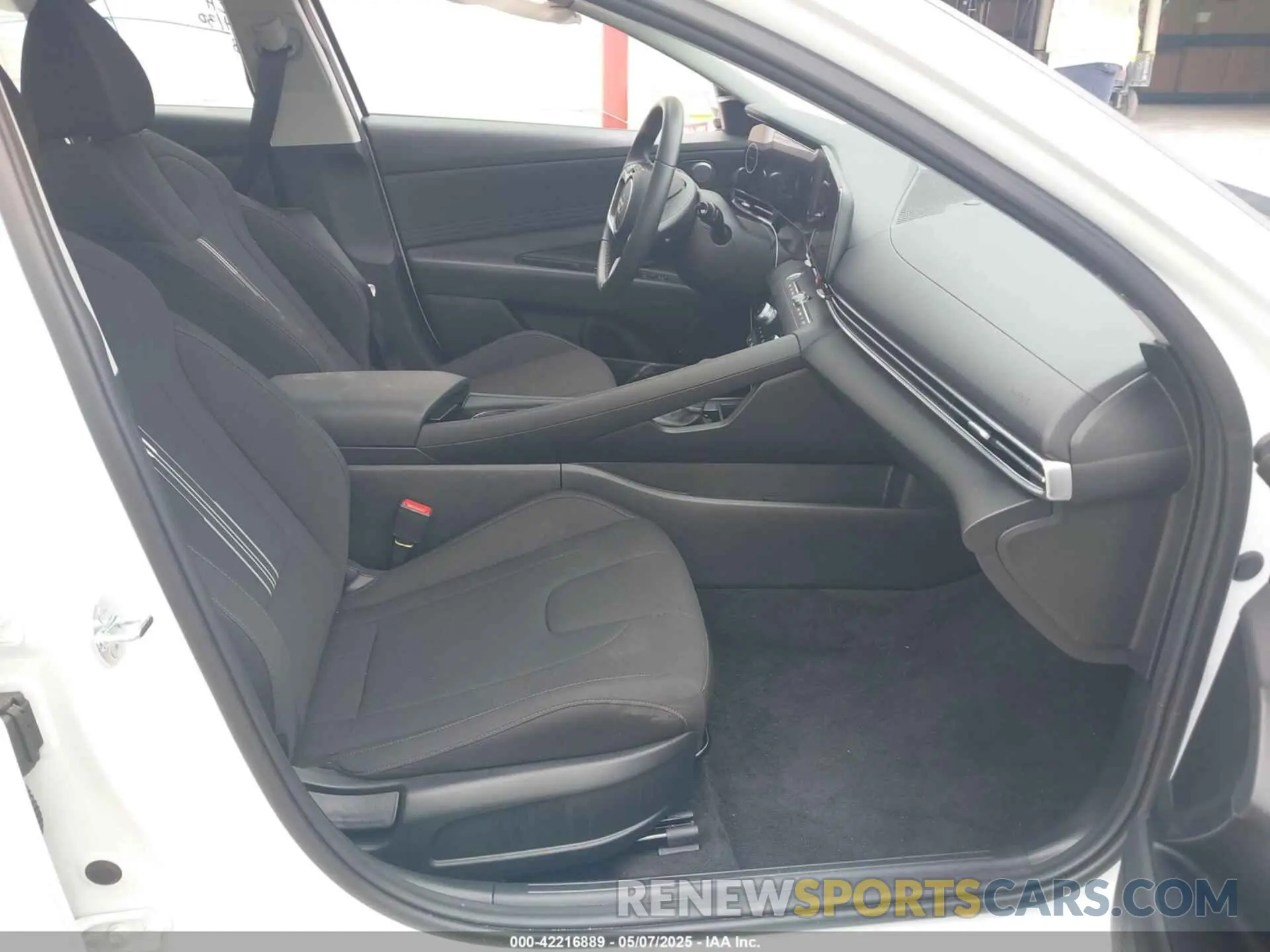 5 Photograph of a damaged car KMHLS4DG6SU898276 HYUNDAI ELANTRA 2025