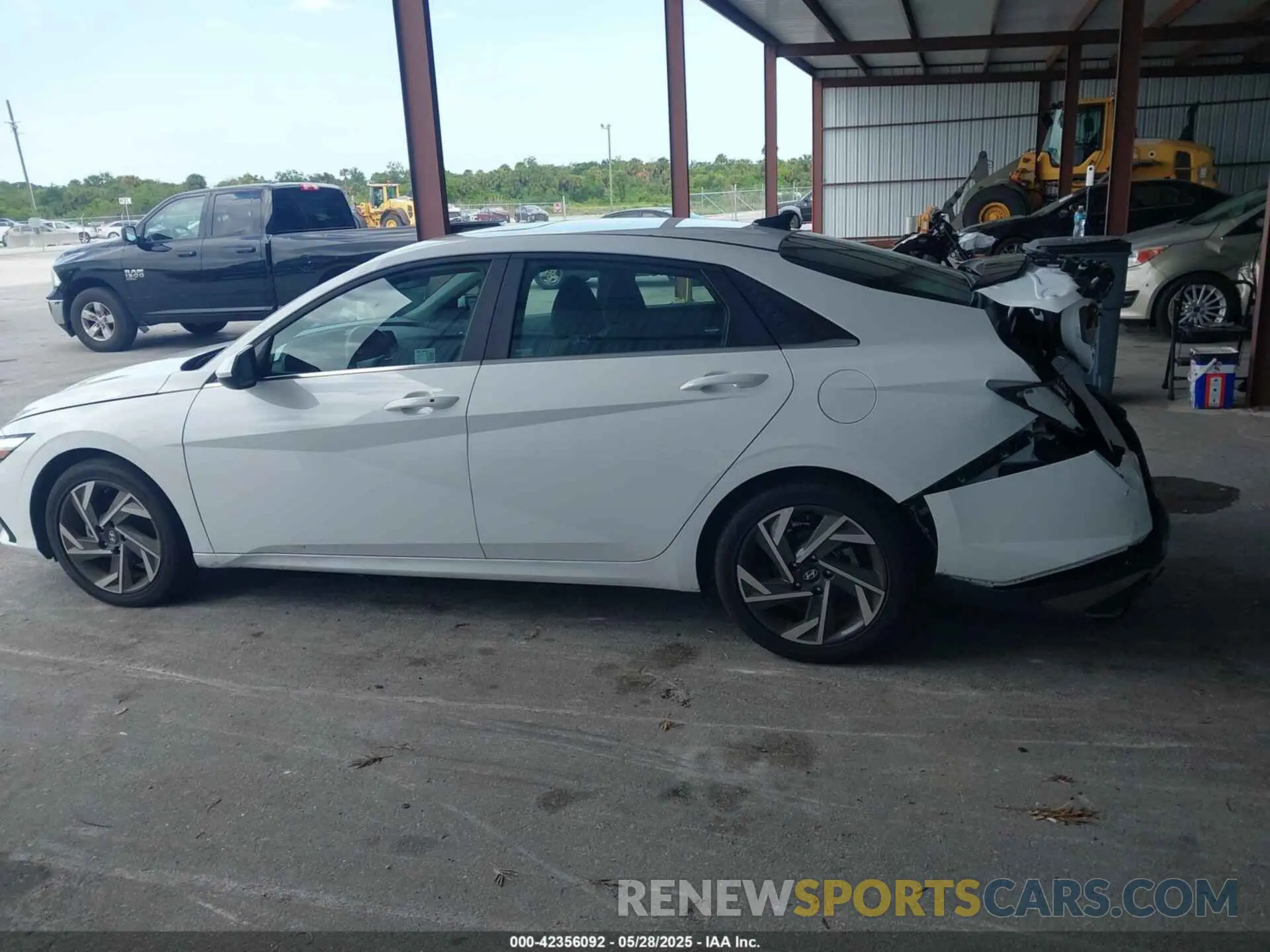 14 Photograph of a damaged car KMHLS4DG6SU905114 HYUNDAI ELANTRA 2025