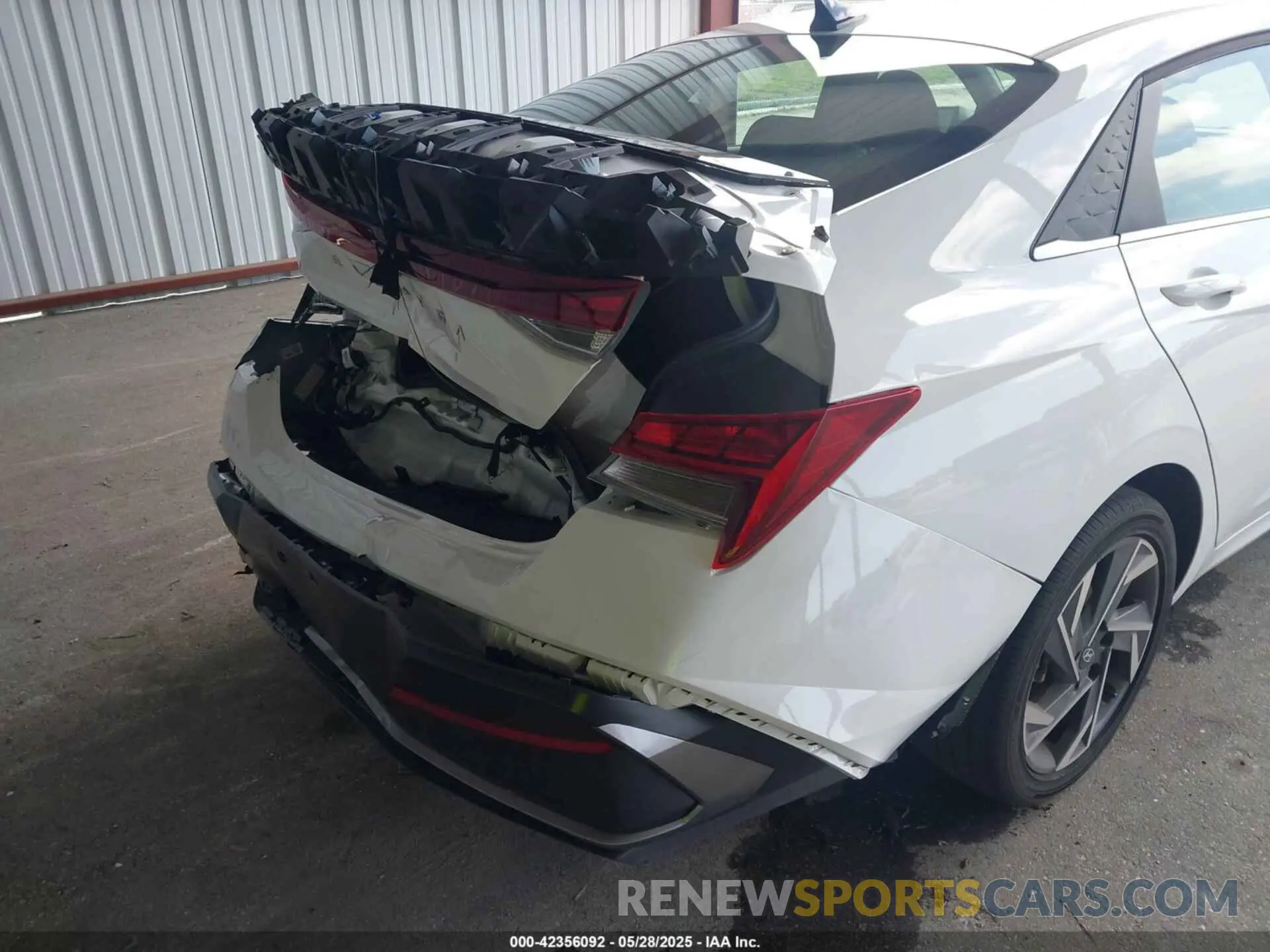 18 Photograph of a damaged car KMHLS4DG6SU905114 HYUNDAI ELANTRA 2025
