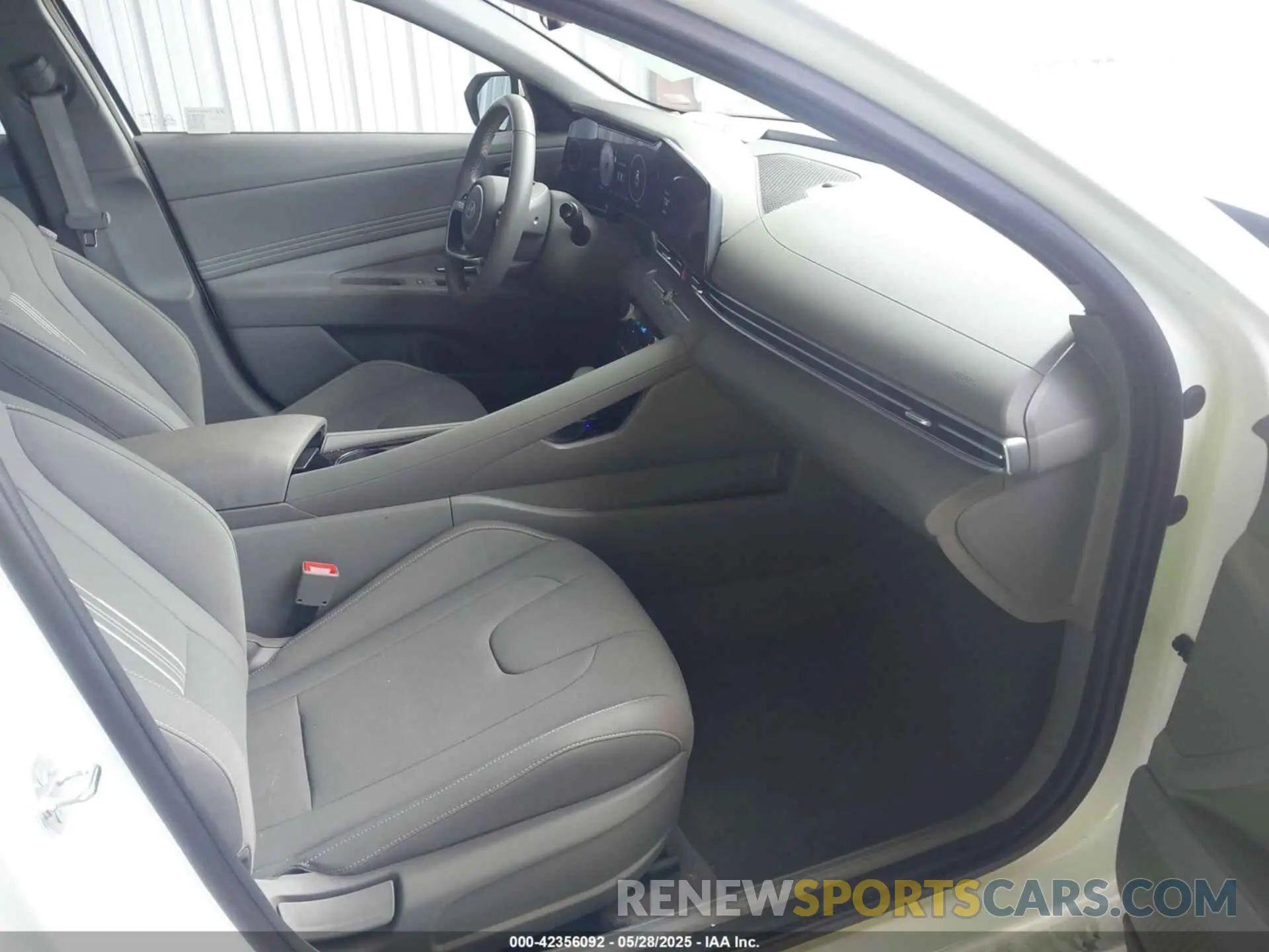 5 Photograph of a damaged car KMHLS4DG6SU905114 HYUNDAI ELANTRA 2025