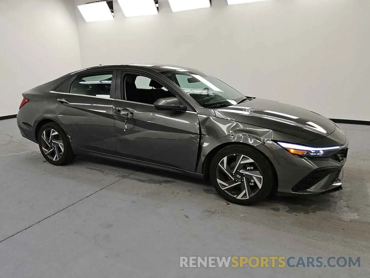 4 Photograph of a damaged car KMHLS4DG6SU909857 HYUNDAI ELANTRA 2025