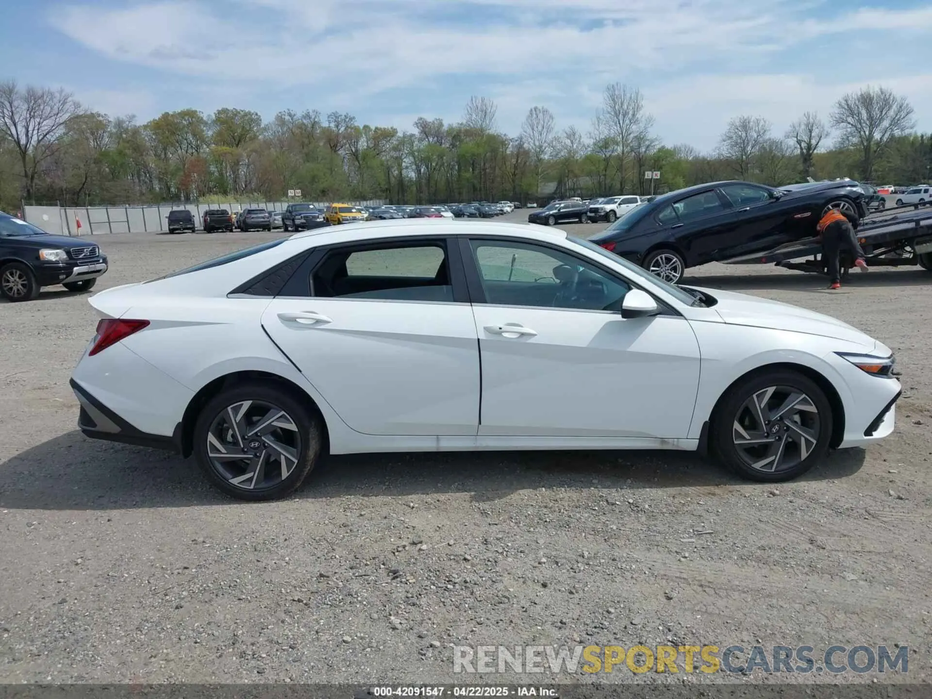 13 Photograph of a damaged car KMHLS4DG7SU913965 HYUNDAI ELANTRA 2025