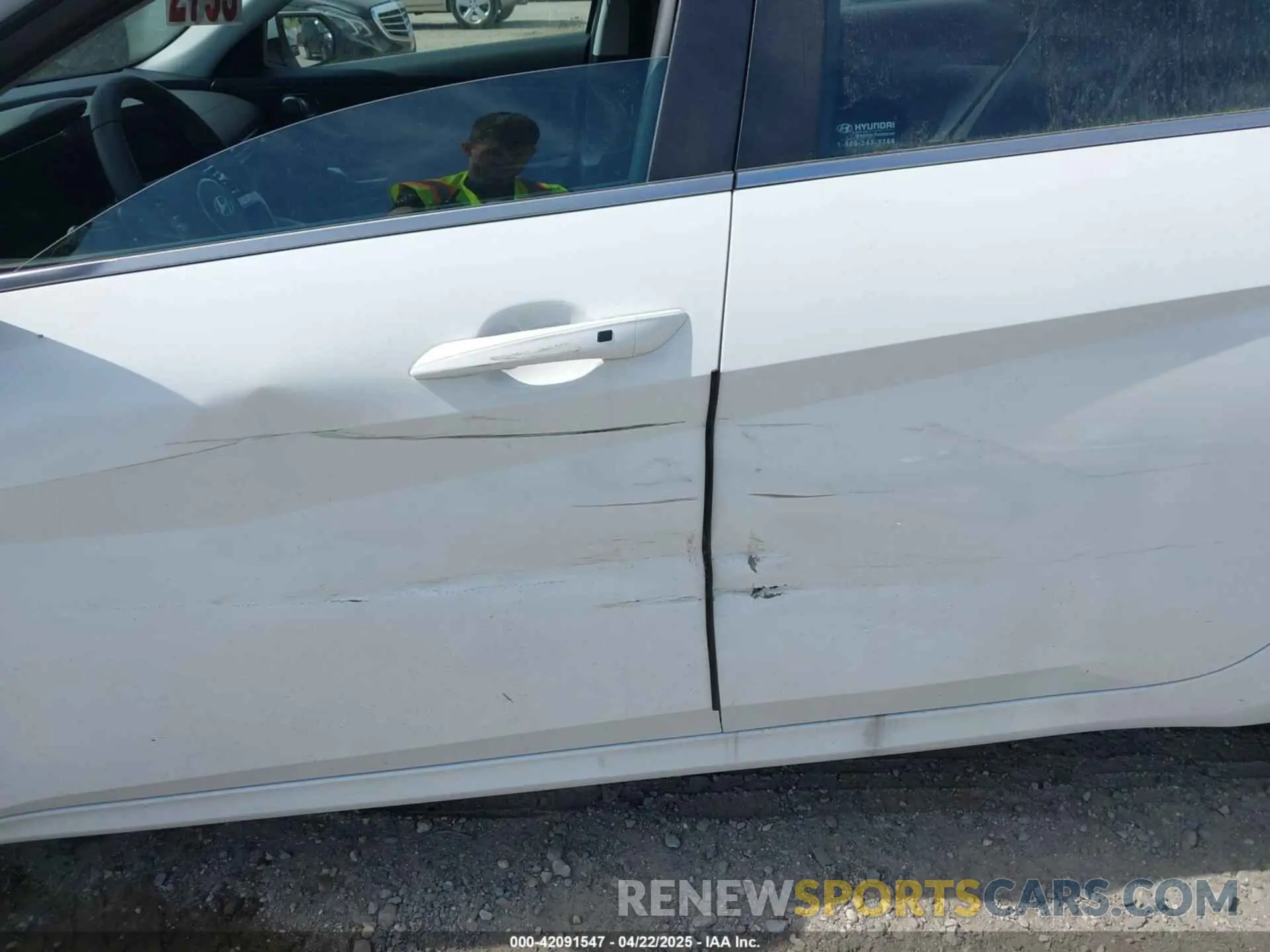 17 Photograph of a damaged car KMHLS4DG7SU913965 HYUNDAI ELANTRA 2025