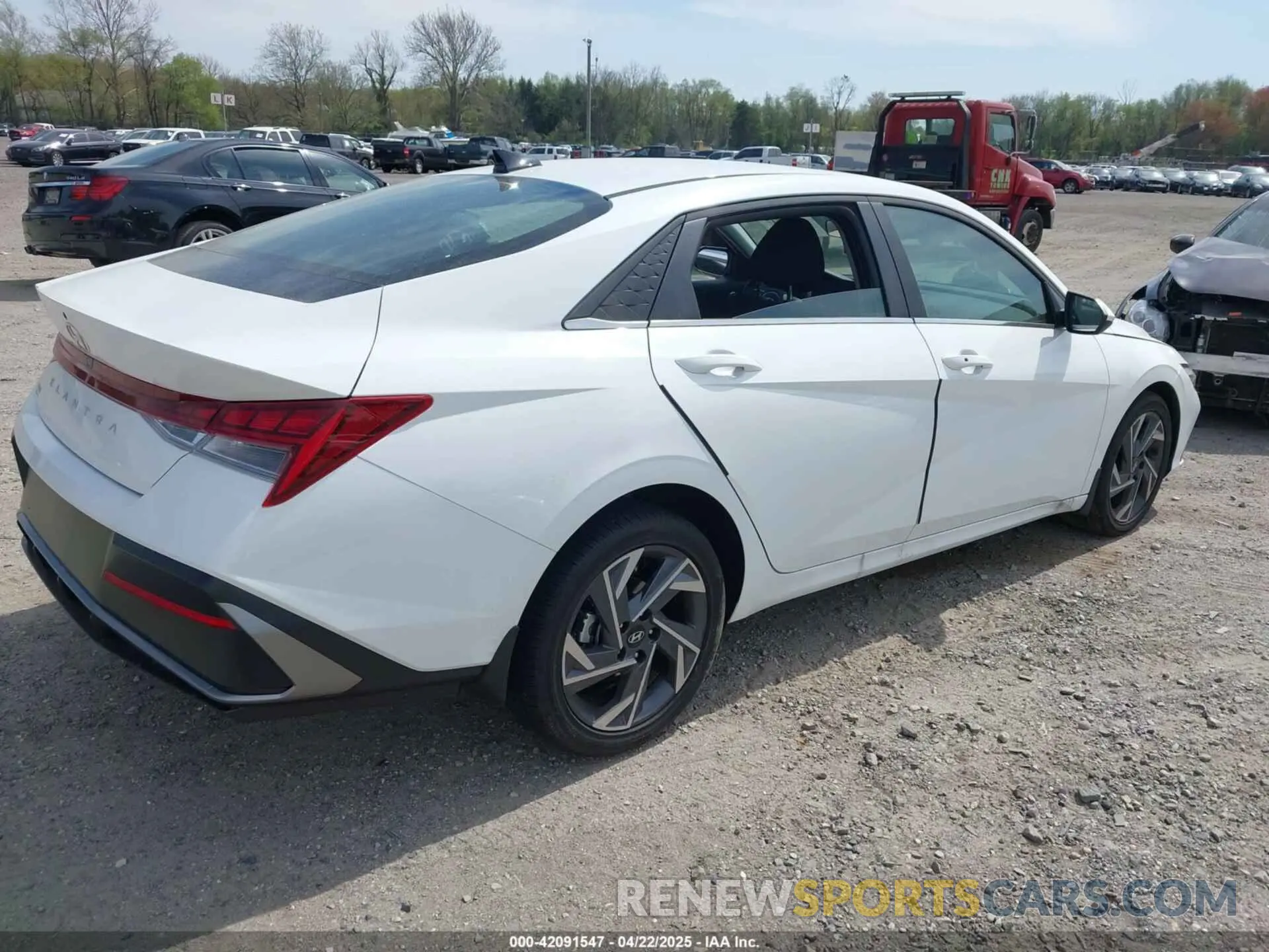 4 Photograph of a damaged car KMHLS4DG7SU913965 HYUNDAI ELANTRA 2025