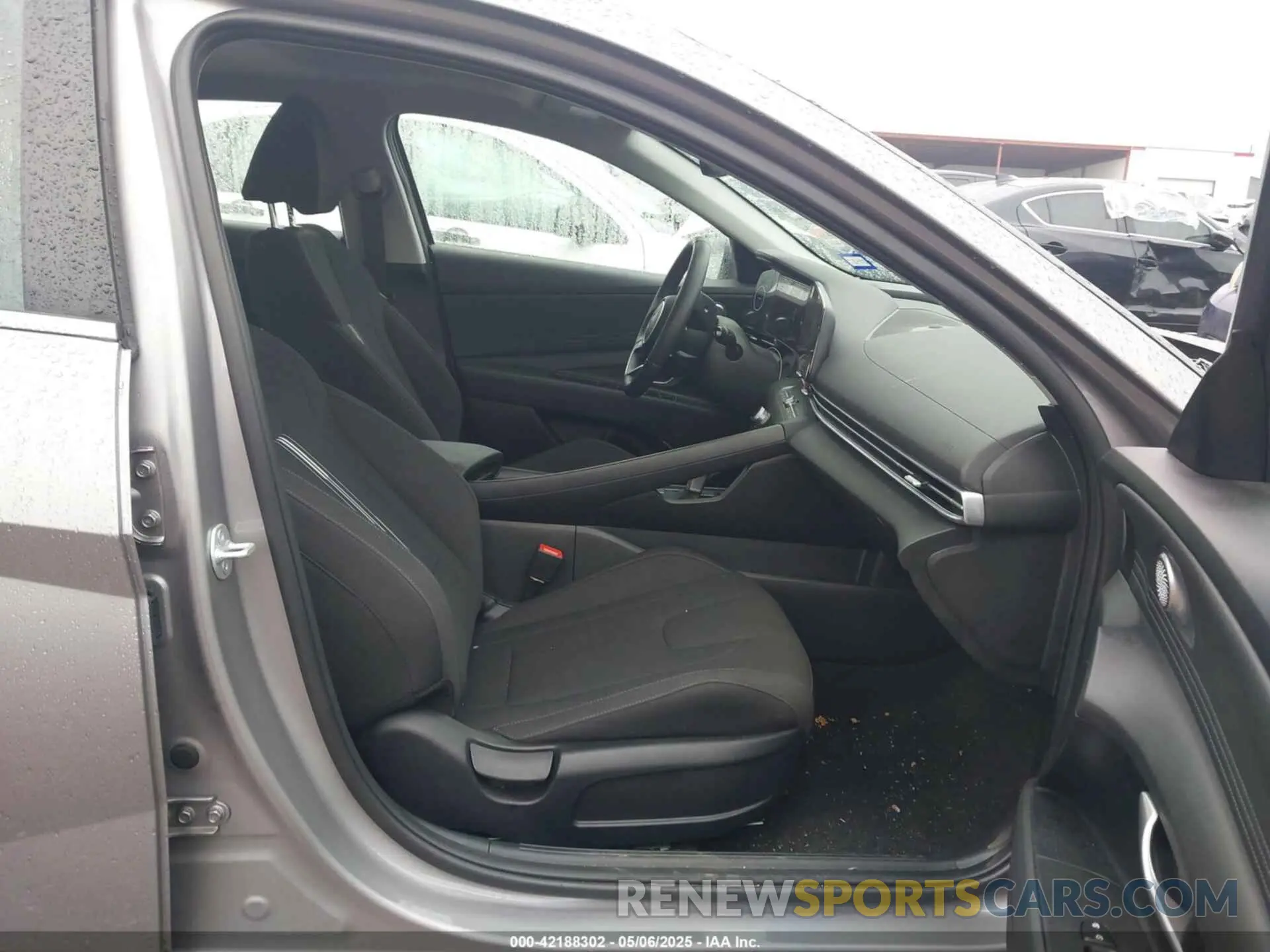 5 Photograph of a damaged car KMHLS4DG7SU952152 HYUNDAI ELANTRA 2025