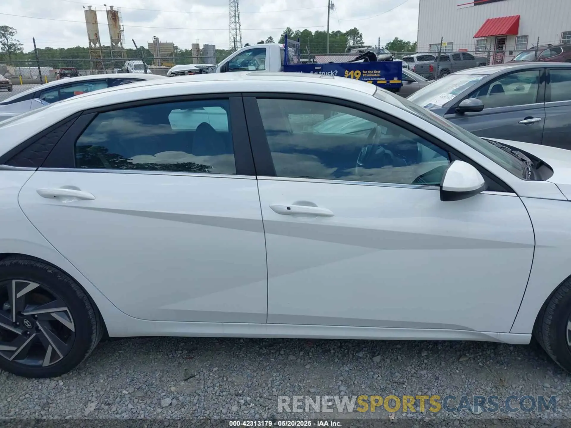 13 Photograph of a damaged car KMHLS4DG8SU921198 HYUNDAI ELANTRA 2025