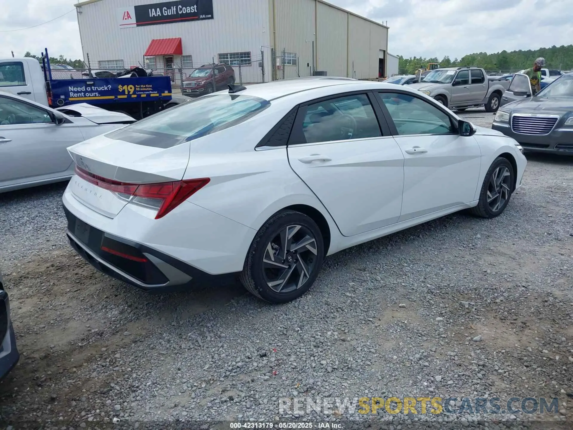 4 Photograph of a damaged car KMHLS4DG8SU921198 HYUNDAI ELANTRA 2025