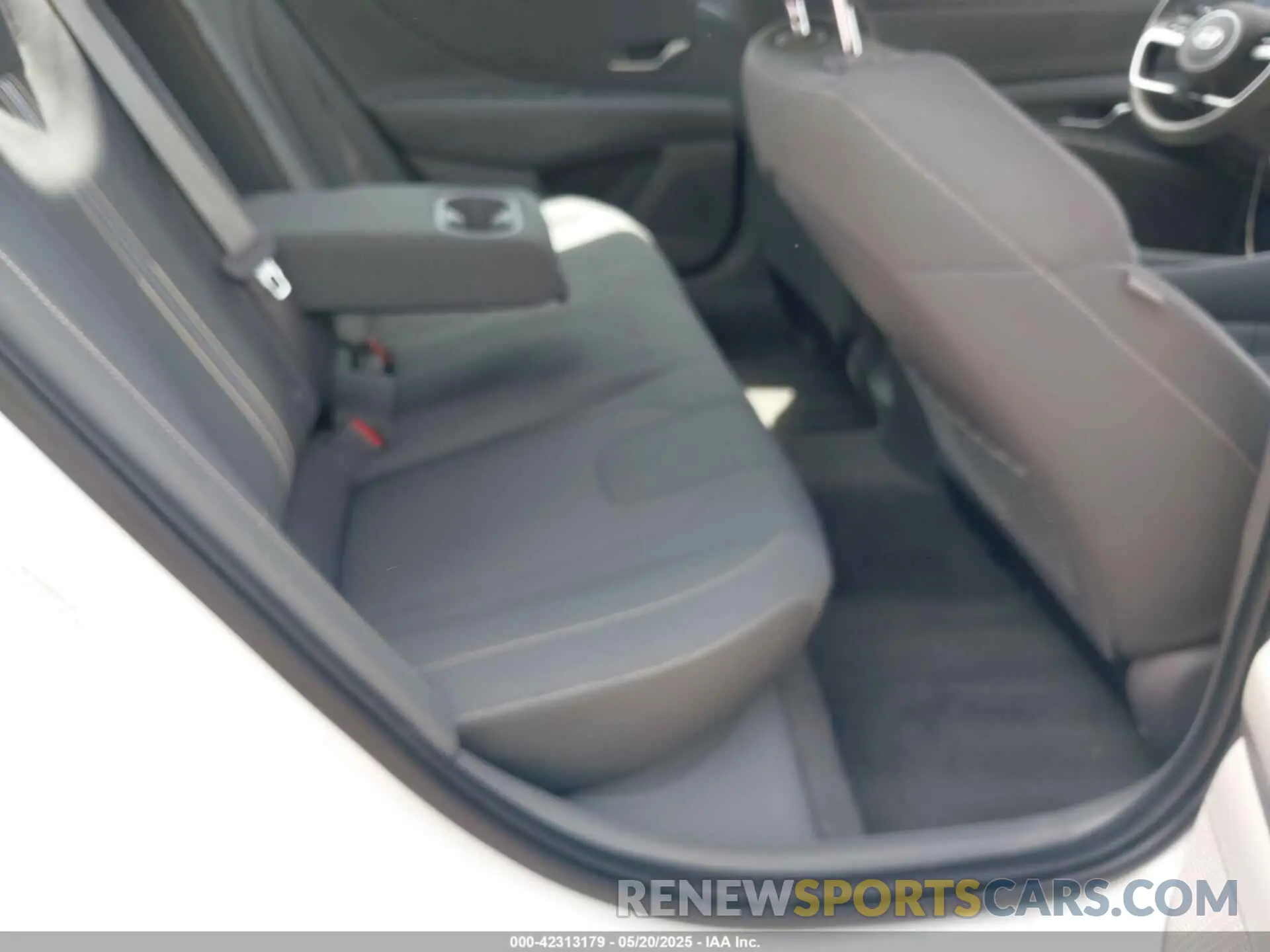 8 Photograph of a damaged car KMHLS4DG8SU921198 HYUNDAI ELANTRA 2025