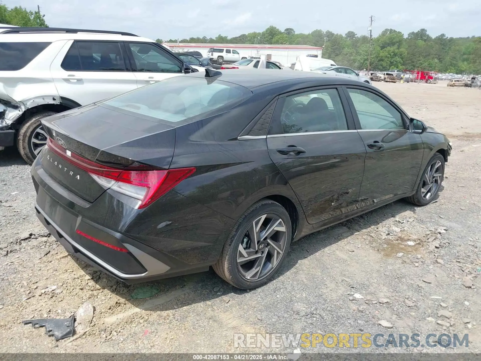 4 Photograph of a damaged car KMHLS4DG8SU935070 HYUNDAI ELANTRA 2025