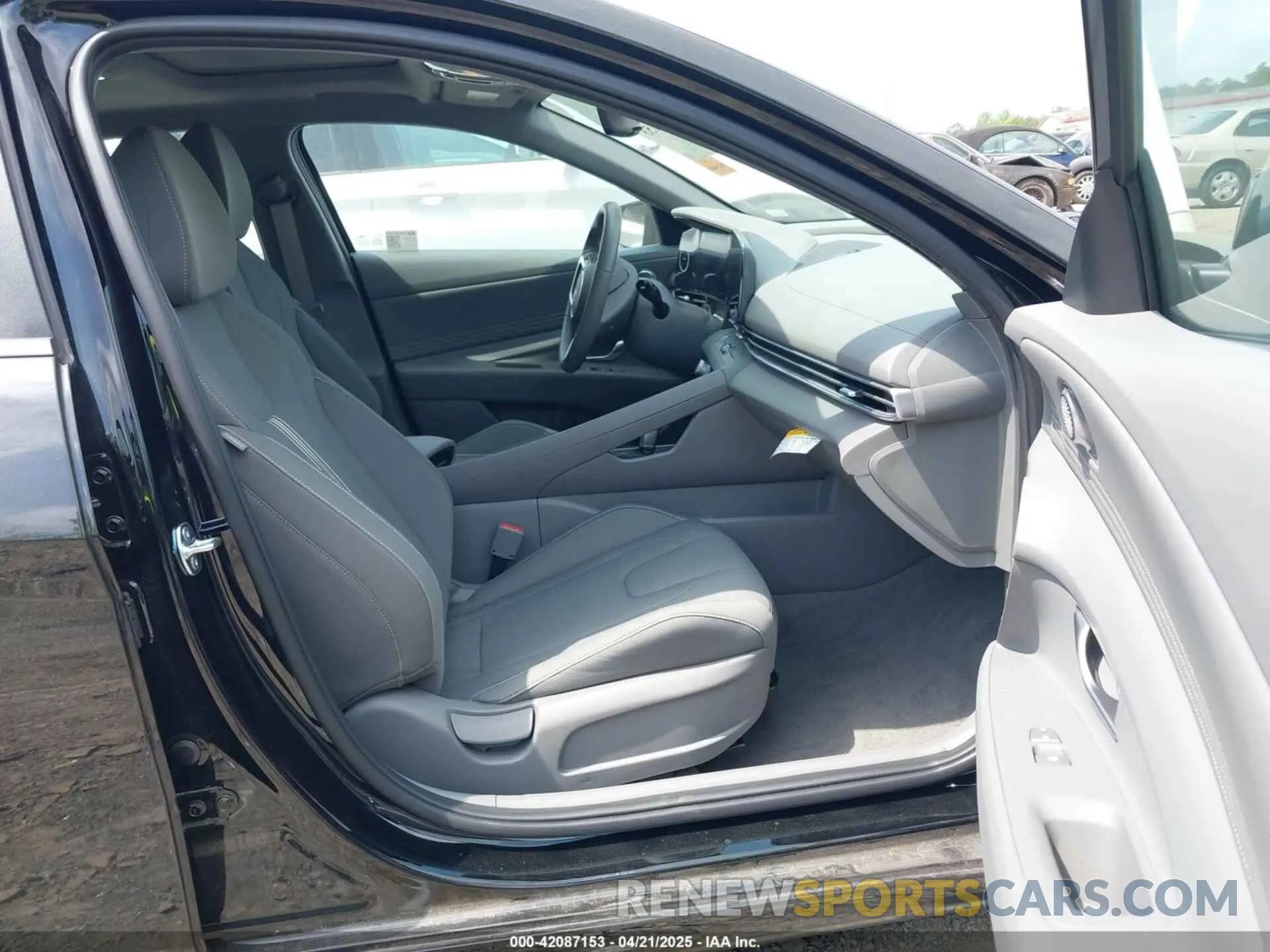 5 Photograph of a damaged car KMHLS4DG8SU935070 HYUNDAI ELANTRA 2025