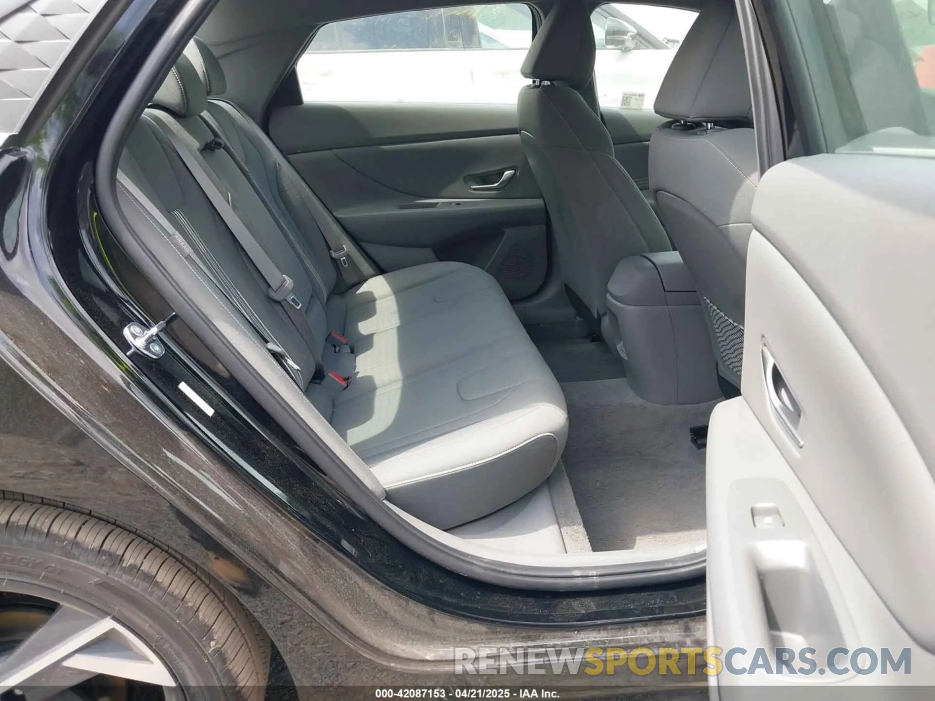 8 Photograph of a damaged car KMHLS4DG8SU935070 HYUNDAI ELANTRA 2025