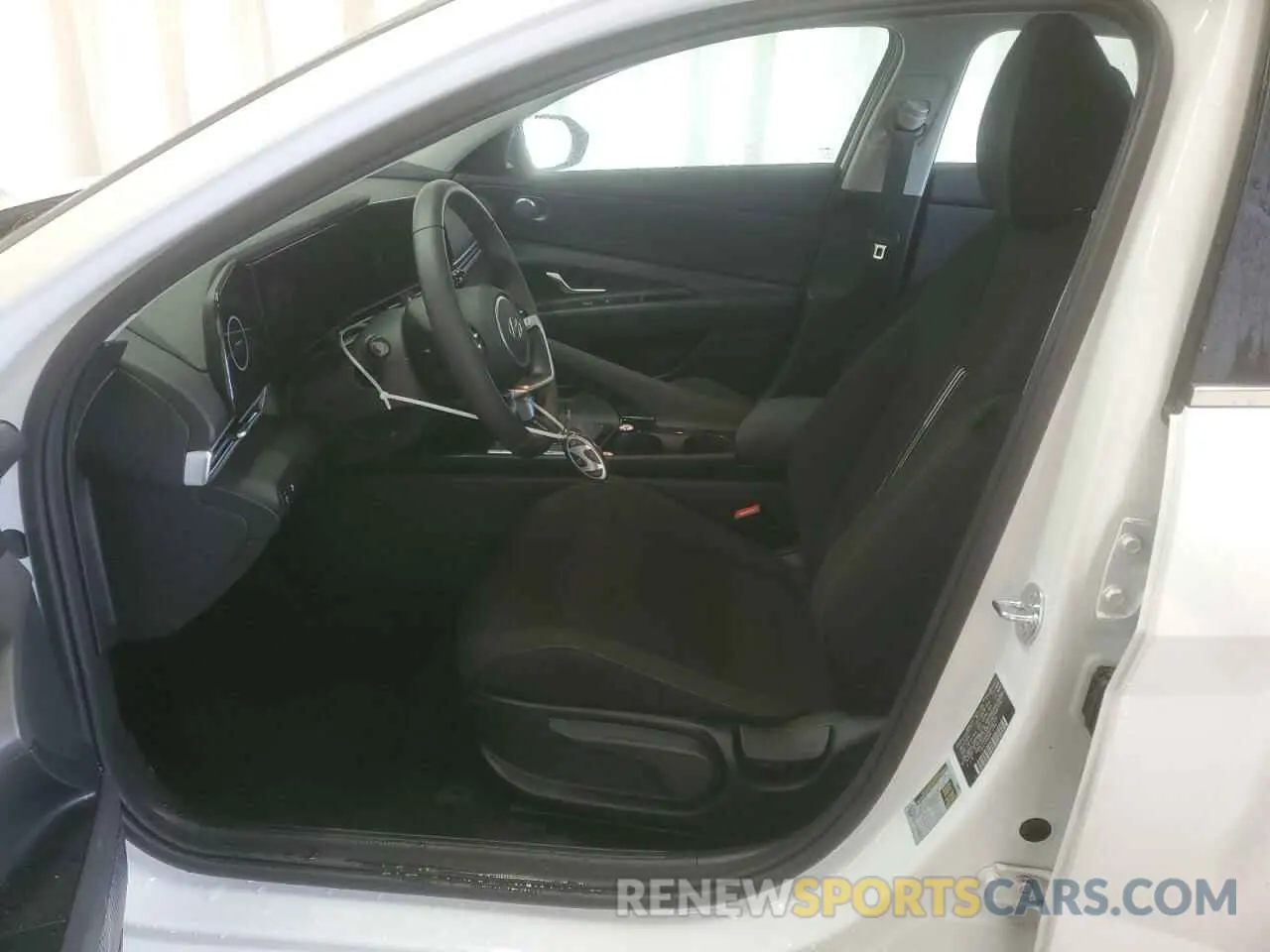 7 Photograph of a damaged car KMHLS4DG8SU946702 HYUNDAI ELANTRA 2025