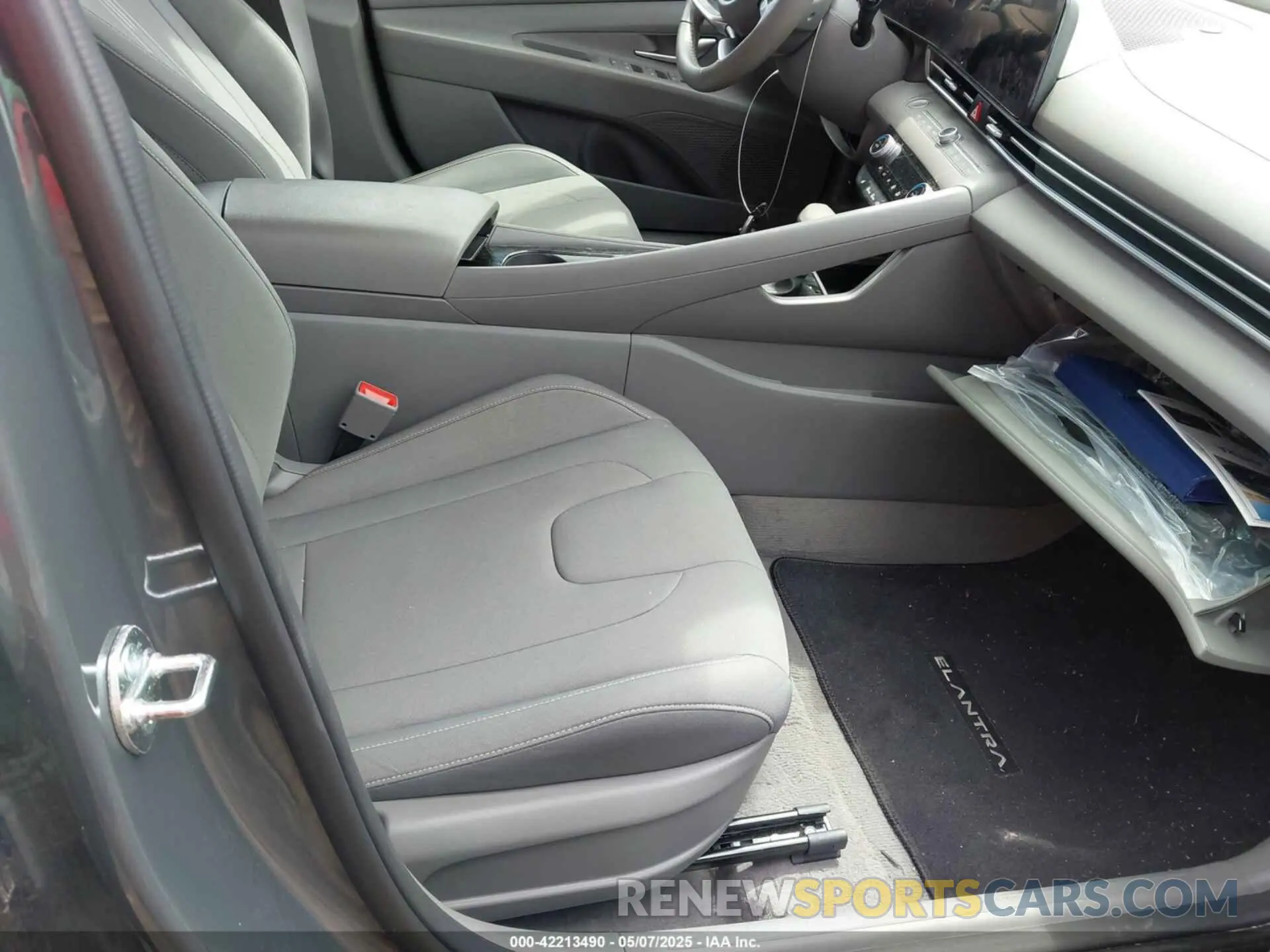 5 Photograph of a damaged car KMHLS4DG9SU900313 HYUNDAI ELANTRA 2025
