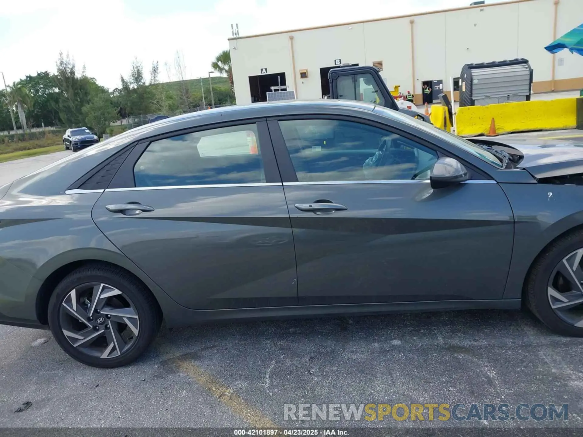 13 Photograph of a damaged car KMHLS4DG9SU905768 HYUNDAI ELANTRA 2025