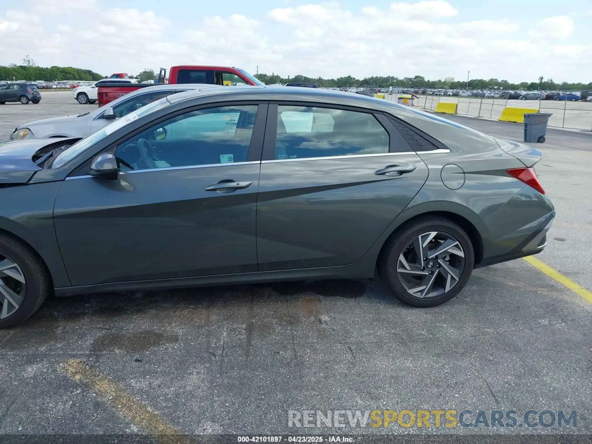 14 Photograph of a damaged car KMHLS4DG9SU905768 HYUNDAI ELANTRA 2025
