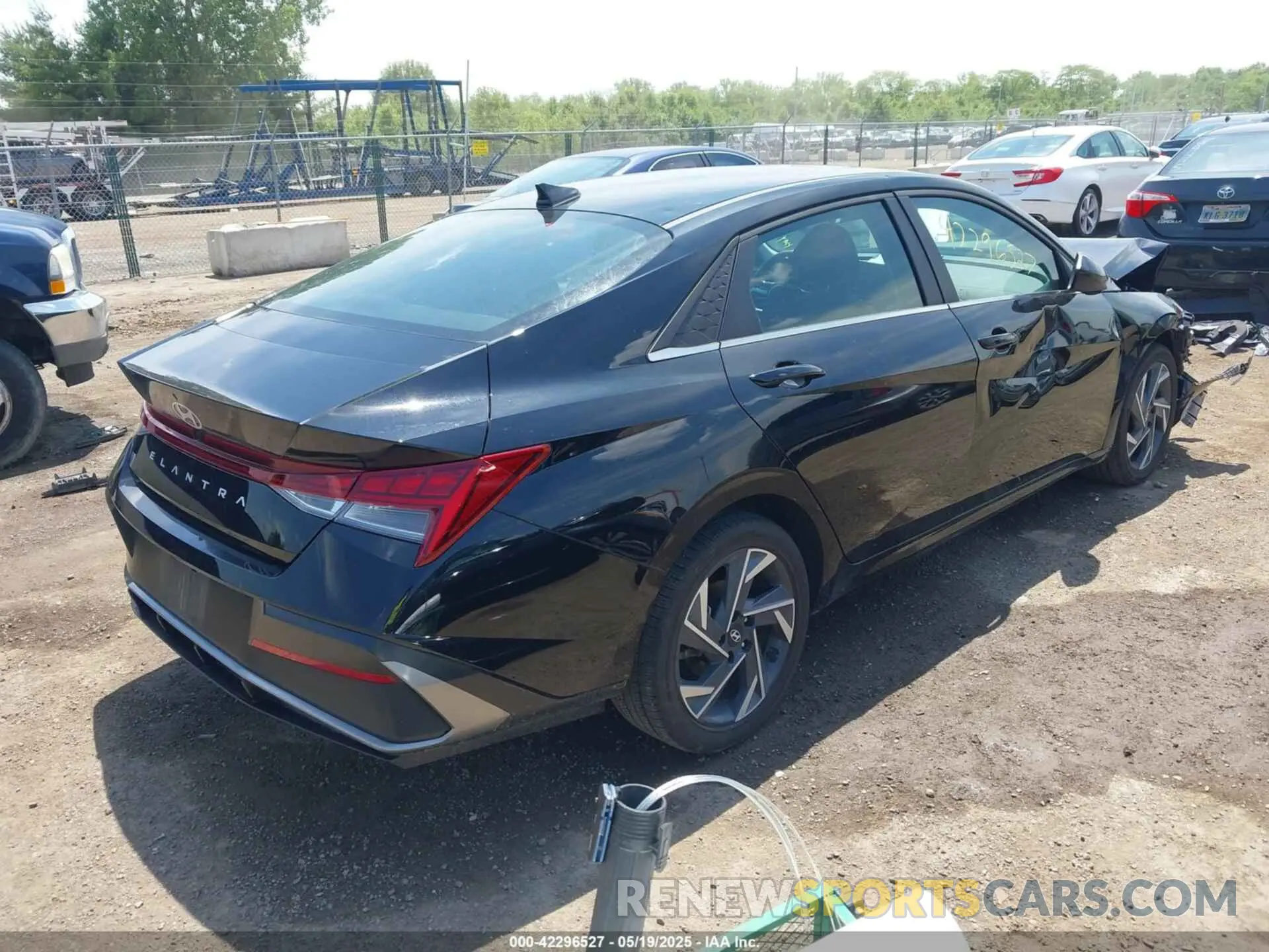 4 Photograph of a damaged car KMHLS4DG9SU910615 HYUNDAI ELANTRA 2025