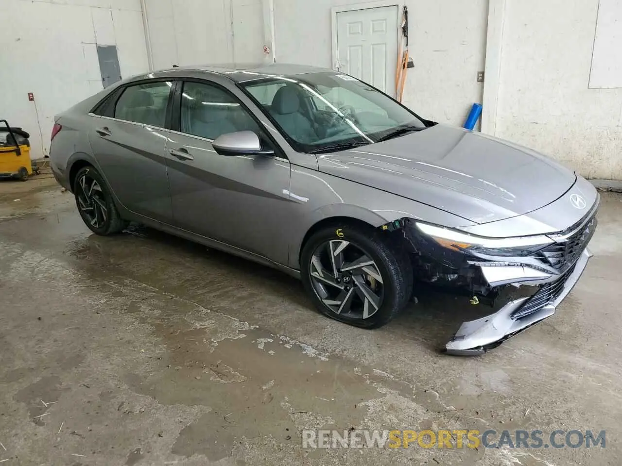 4 Photograph of a damaged car KMHLS4DG9SU935983 HYUNDAI ELANTRA 2025