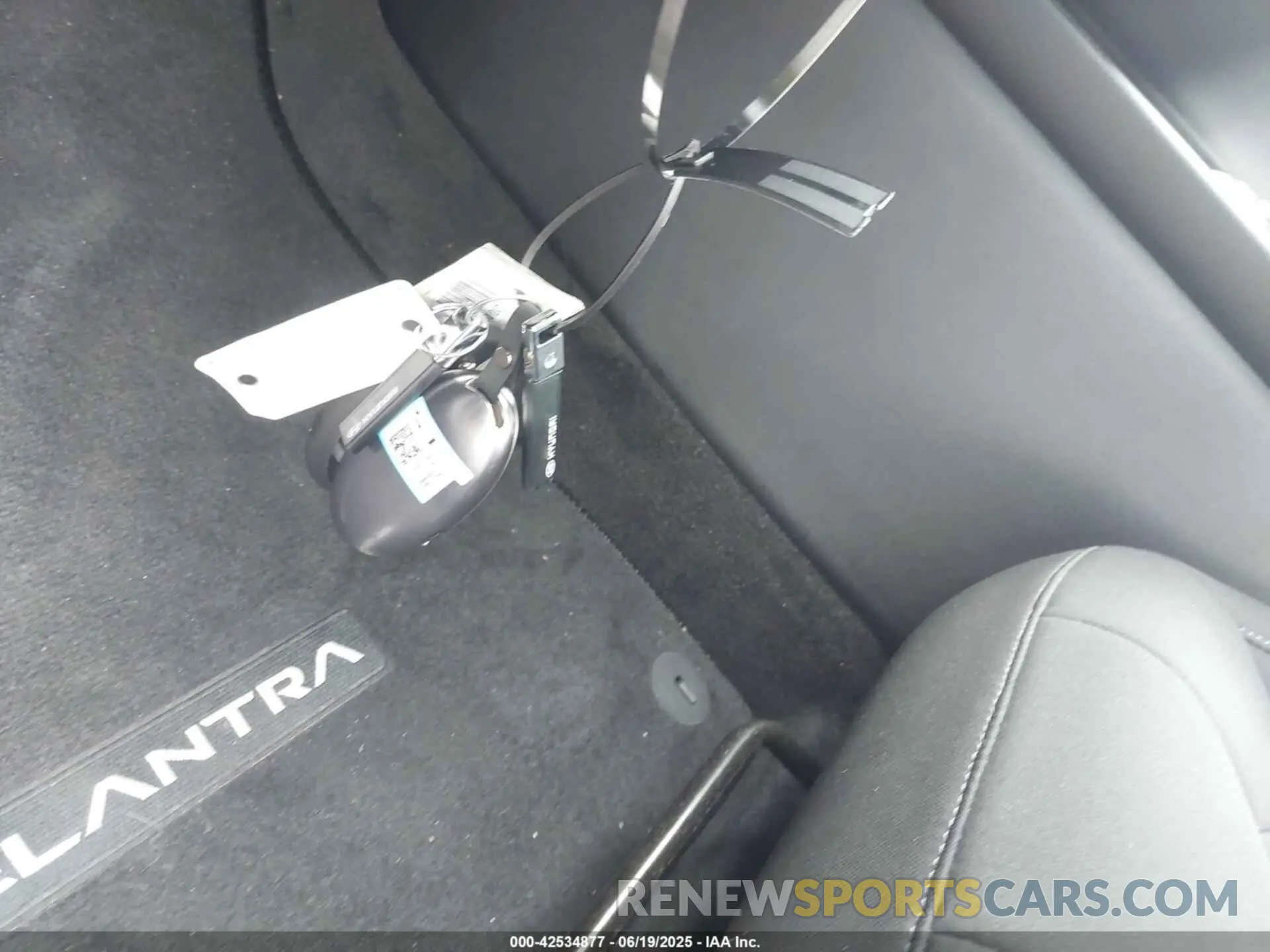 11 Photograph of a damaged car KMHLS4DGXSU860663 HYUNDAI ELANTRA 2025