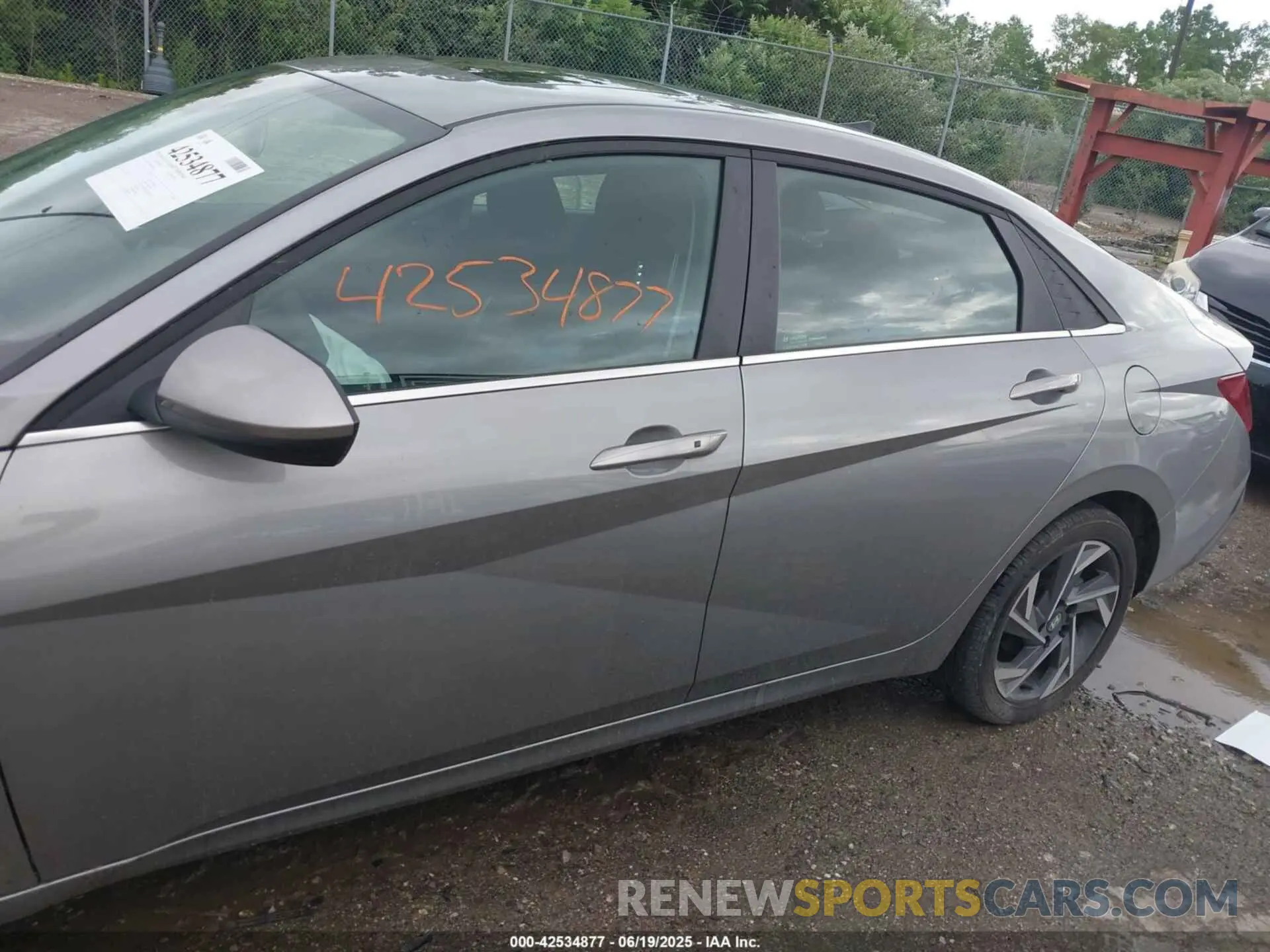 14 Photograph of a damaged car KMHLS4DGXSU860663 HYUNDAI ELANTRA 2025