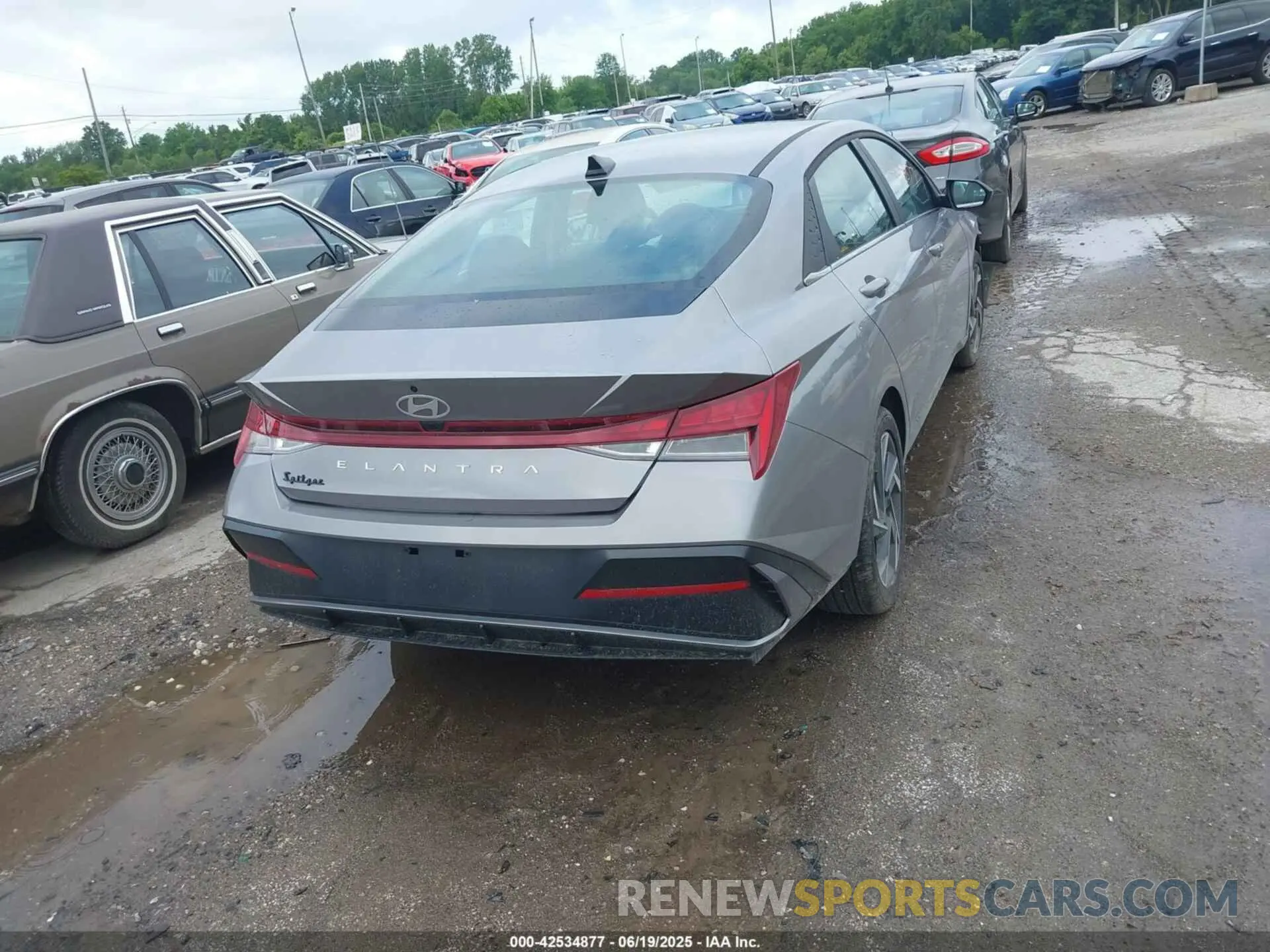16 Photograph of a damaged car KMHLS4DGXSU860663 HYUNDAI ELANTRA 2025