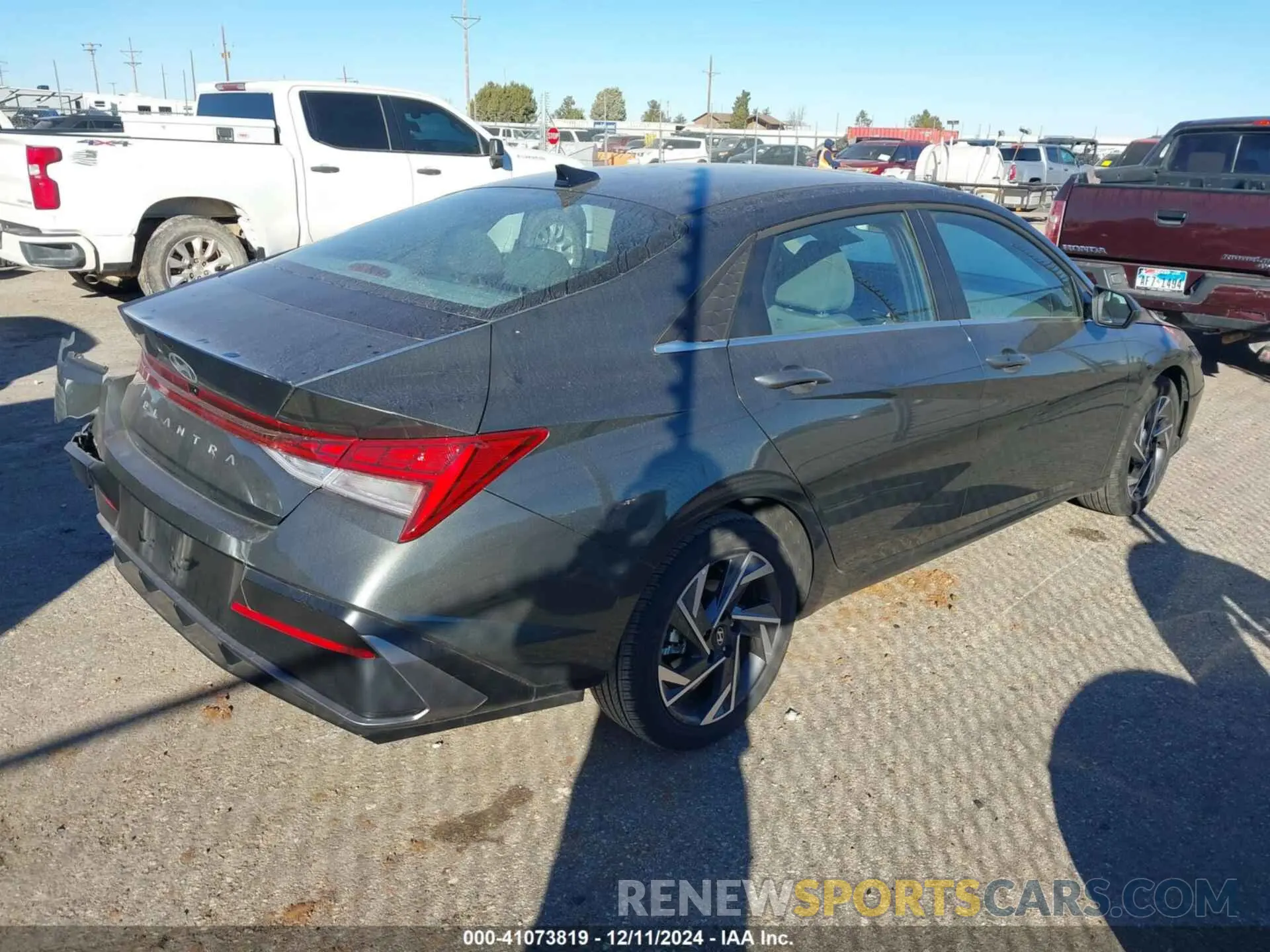 4 Photograph of a damaged car KMHLS4DGXSU861568 HYUNDAI ELANTRA 2025