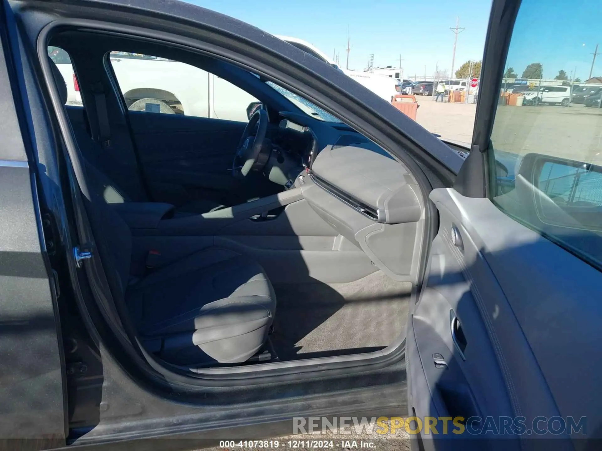 5 Photograph of a damaged car KMHLS4DGXSU861568 HYUNDAI ELANTRA 2025