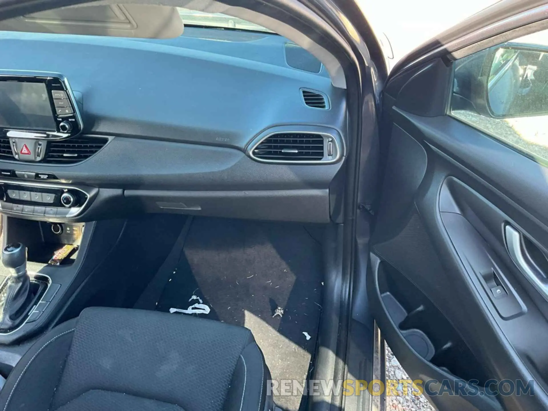 5 Photograph of a damaged car KMHH35LE2KU104138 HYUNDAI ELANTRA GT 2019