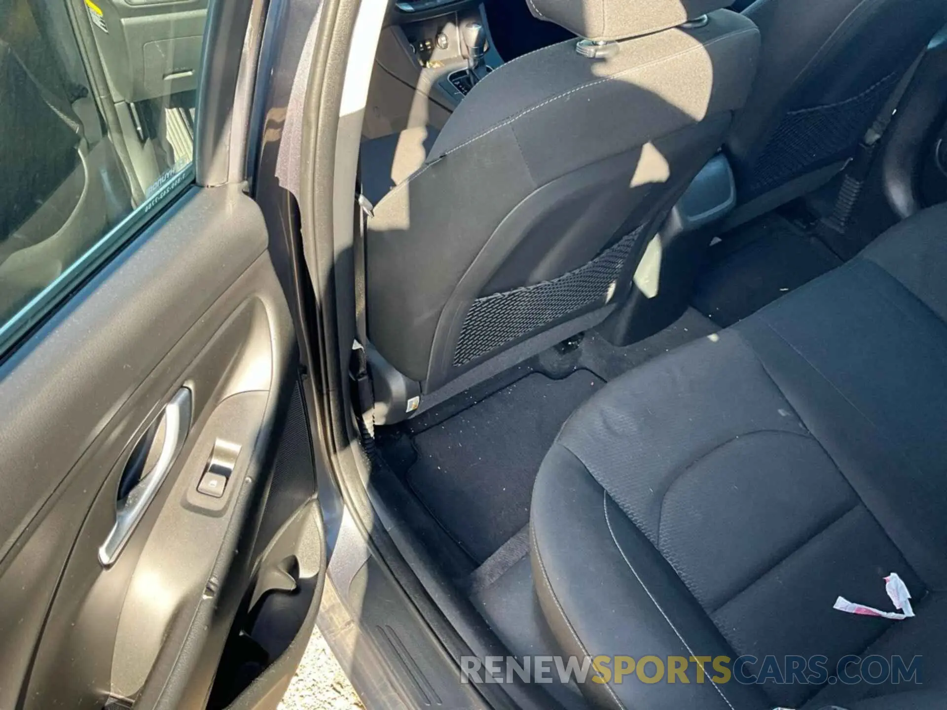 6 Photograph of a damaged car KMHH35LE2KU104138 HYUNDAI ELANTRA GT 2019
