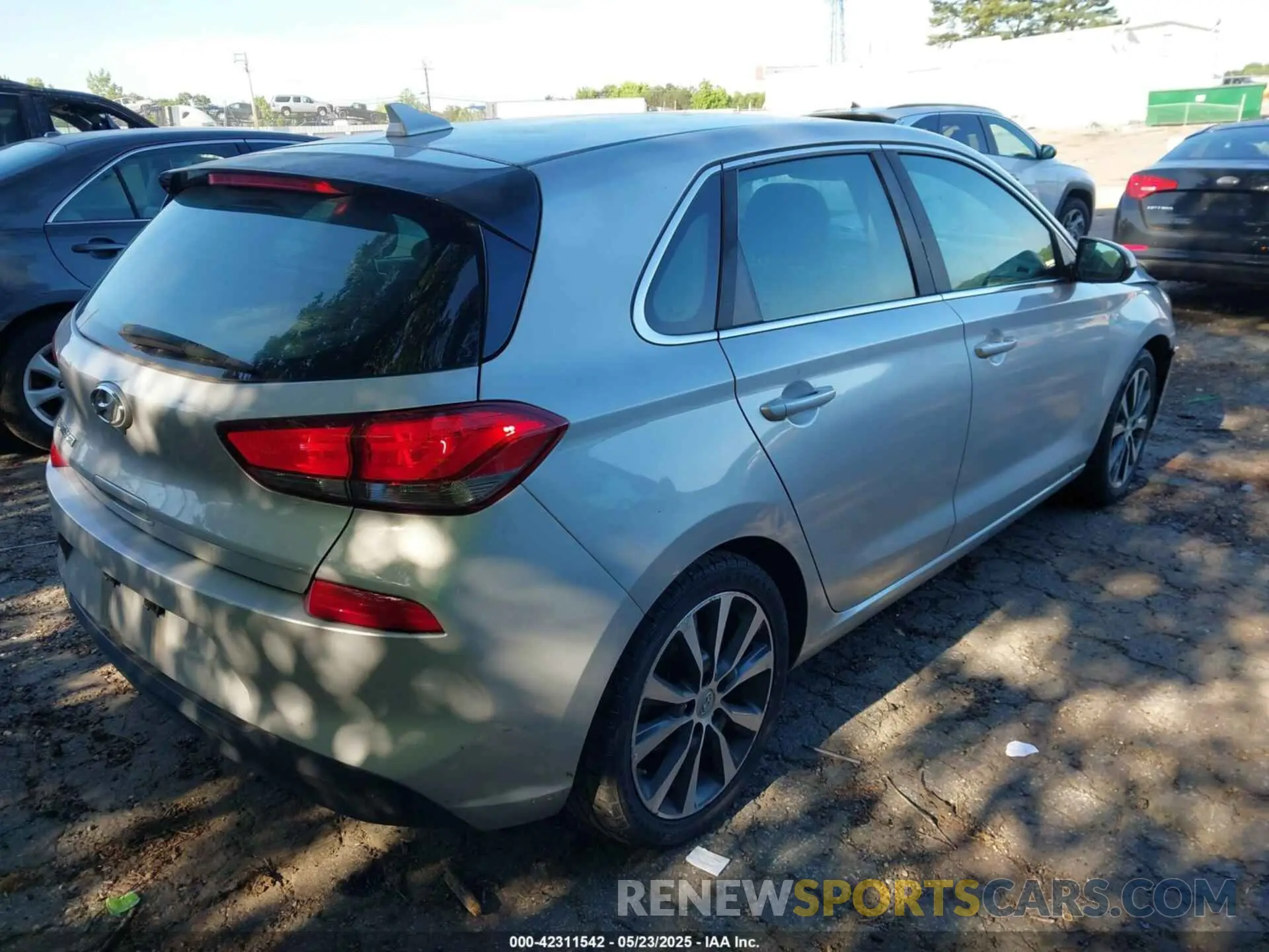 4 Photograph of a damaged car KMHH35LE3KU095045 HYUNDAI ELANTRA GT 2019