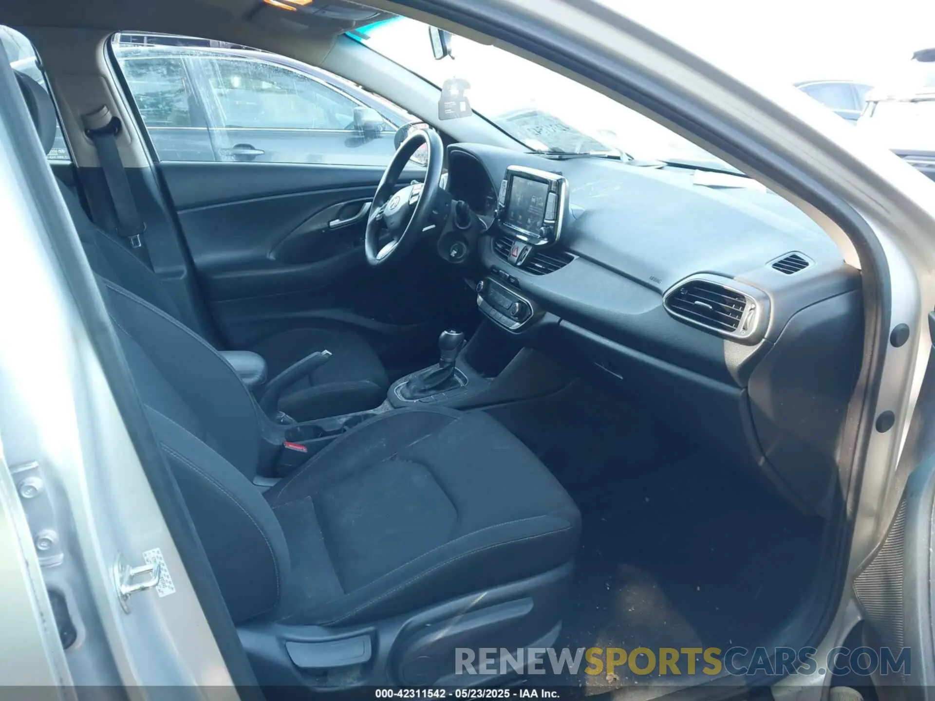 5 Photograph of a damaged car KMHH35LE3KU095045 HYUNDAI ELANTRA GT 2019