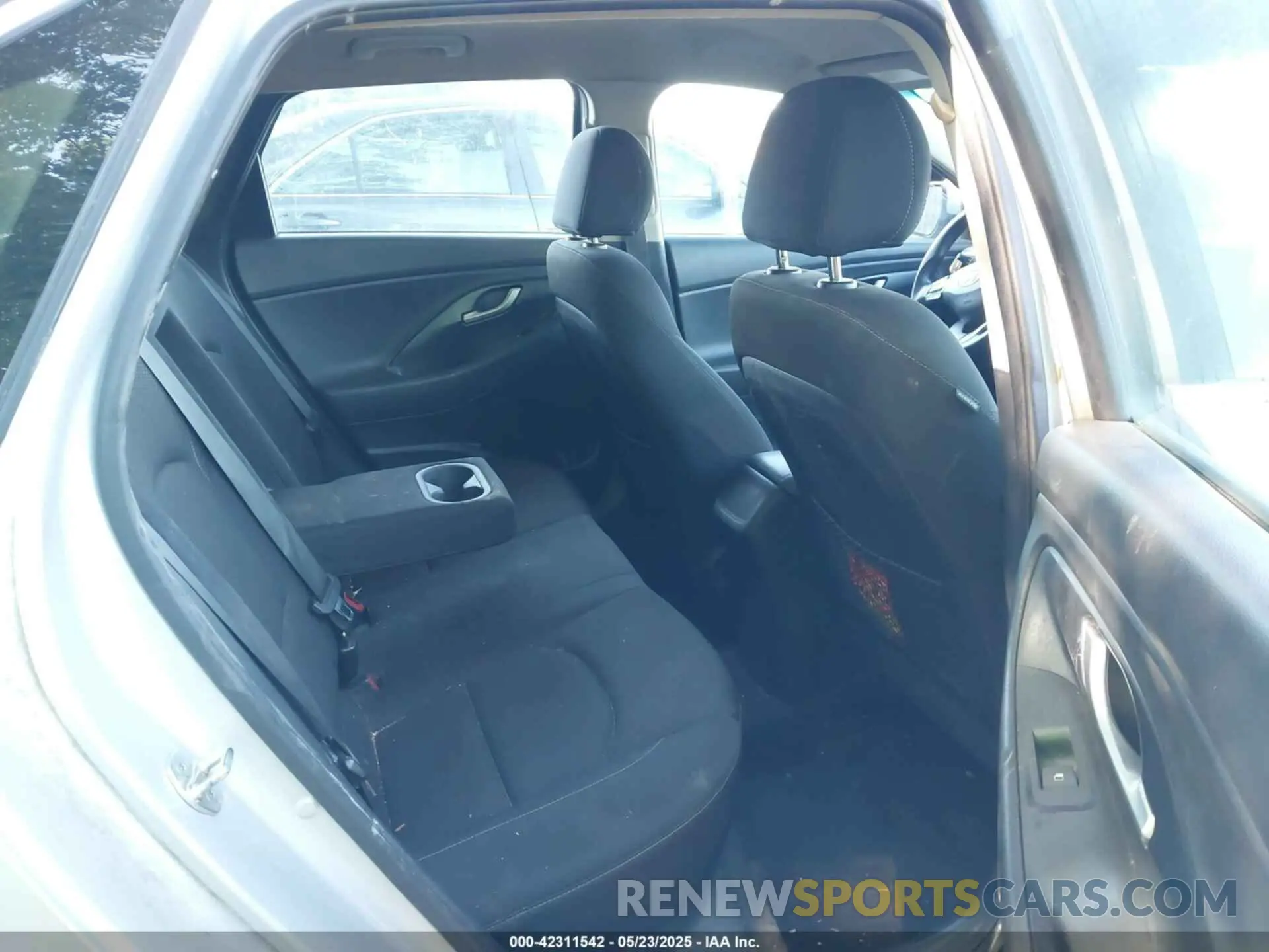 8 Photograph of a damaged car KMHH35LE3KU095045 HYUNDAI ELANTRA GT 2019