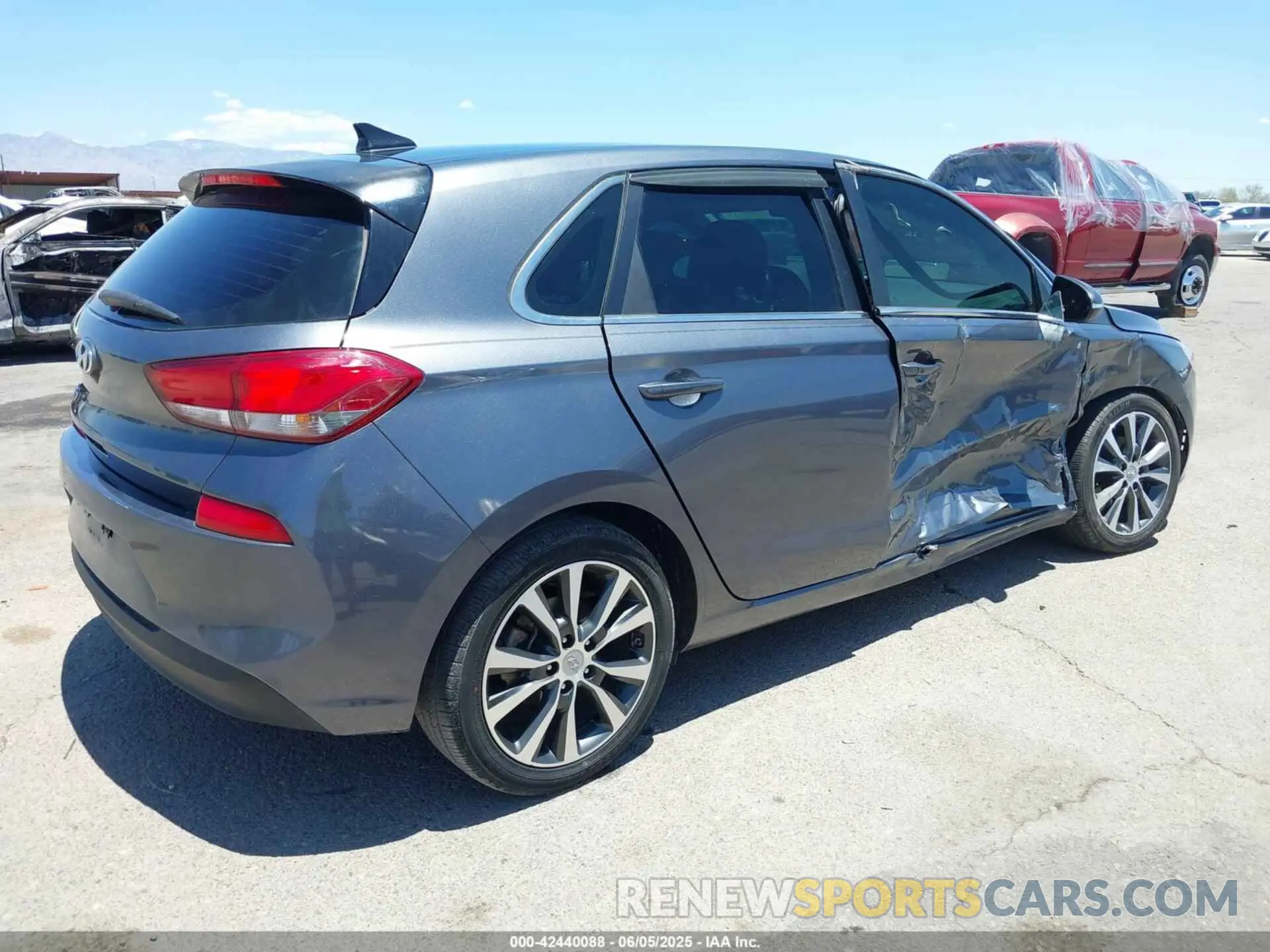 4 Photograph of a damaged car KMHH35LE6KU109519 HYUNDAI ELANTRA GT 2019