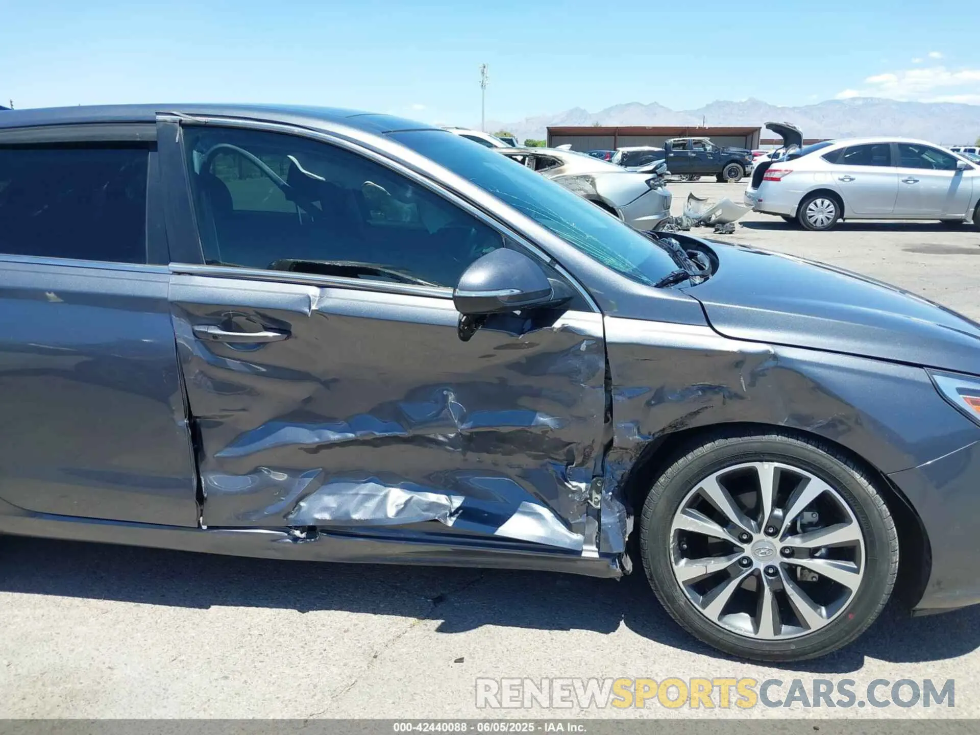 6 Photograph of a damaged car KMHH35LE6KU109519 HYUNDAI ELANTRA GT 2019