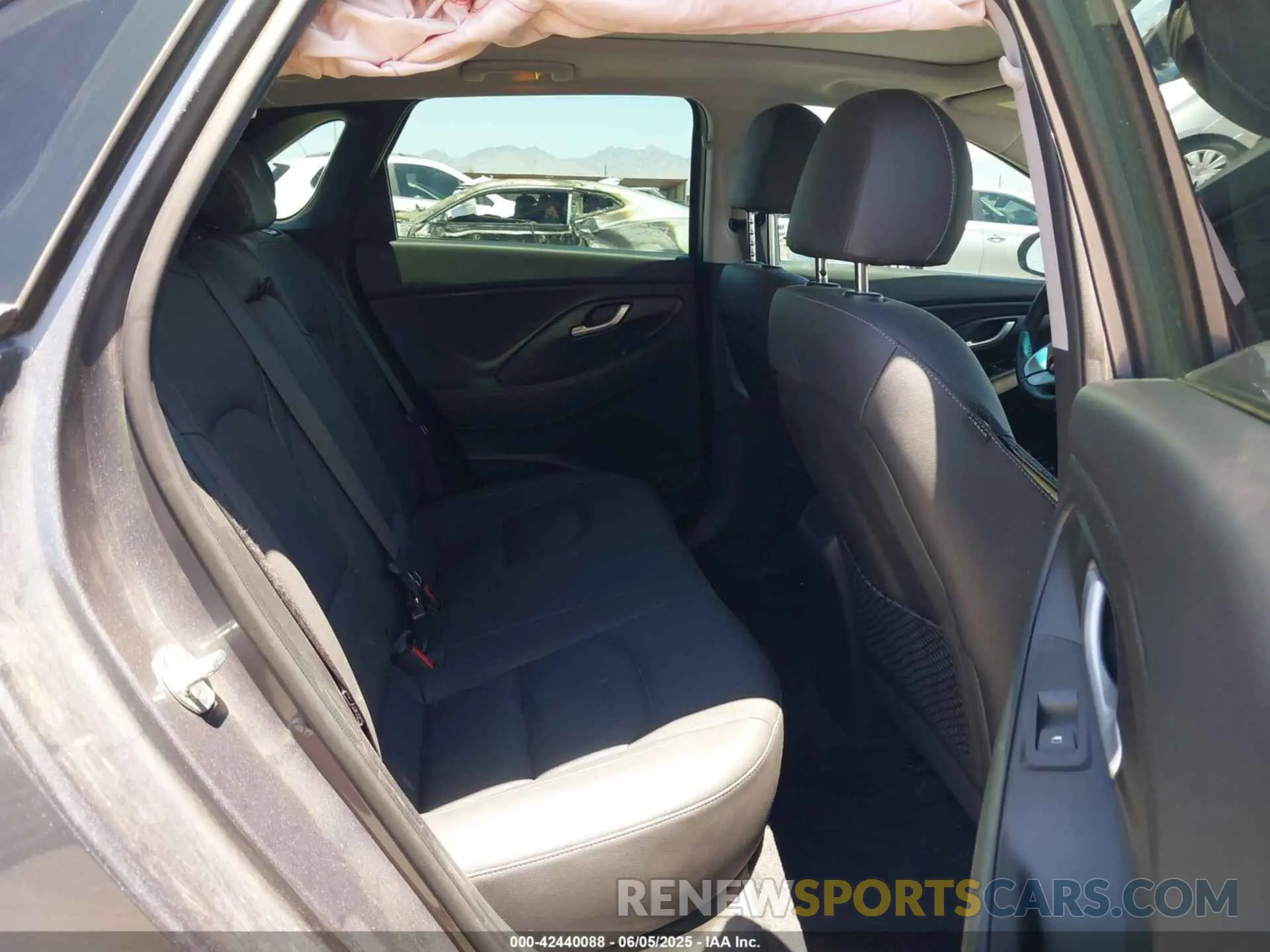 8 Photograph of a damaged car KMHH35LE6KU109519 HYUNDAI ELANTRA GT 2019