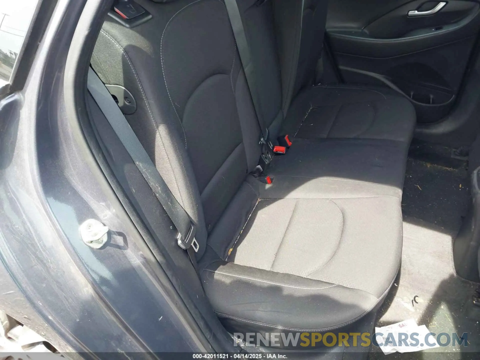 8 Photograph of a damaged car KMHH35LE8KU093503 HYUNDAI ELANTRA GT 2019