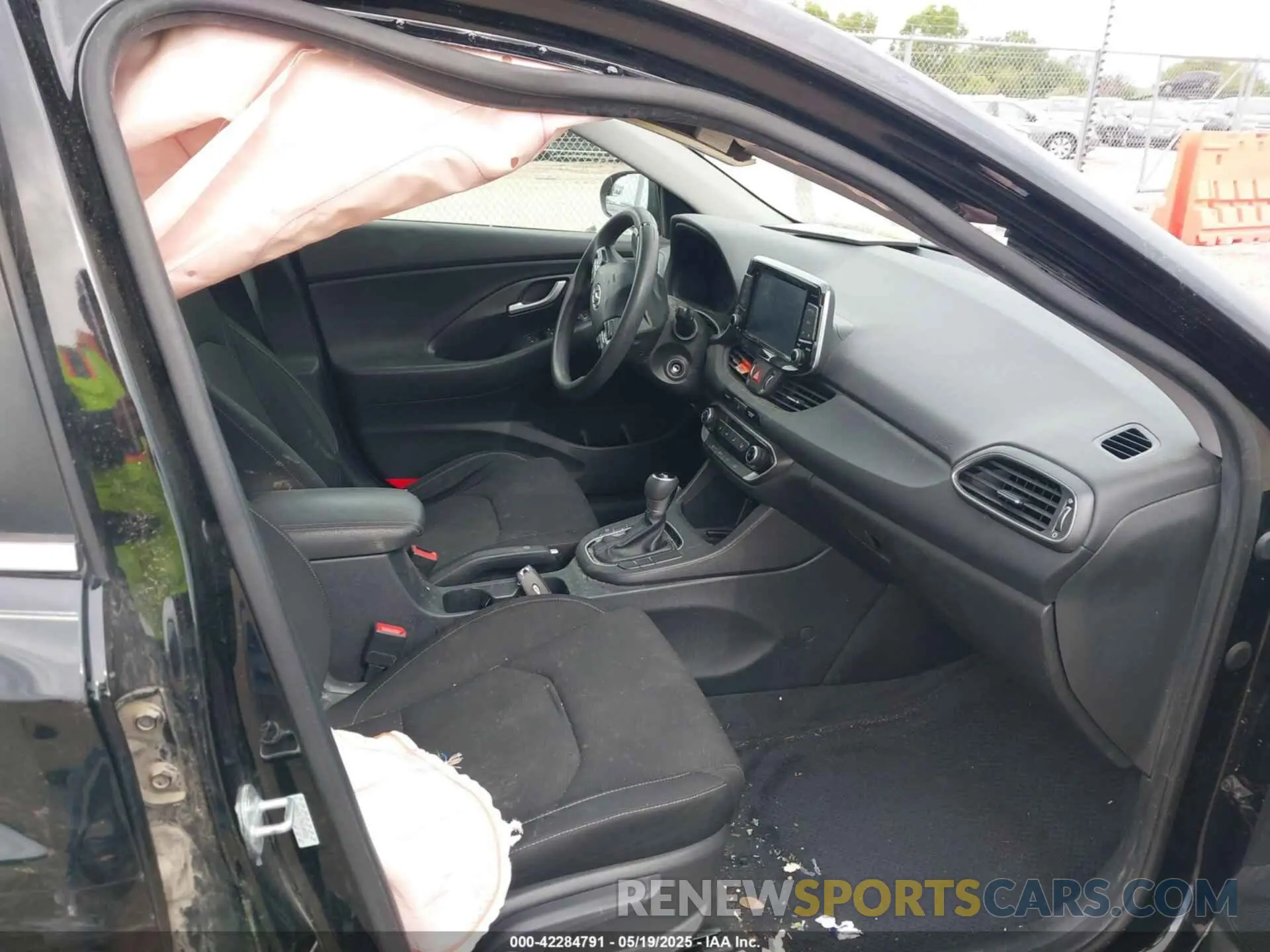 5 Photograph of a damaged car KMHH35LE9KU109353 HYUNDAI ELANTRA GT 2019