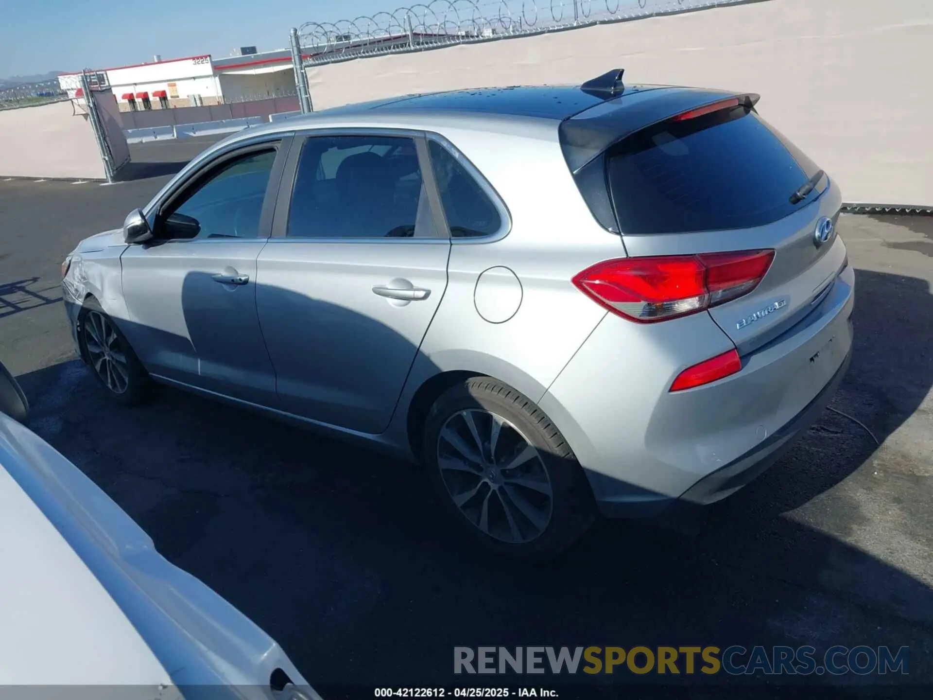 3 Photograph of a damaged car KMHH35LE2LU123905 HYUNDAI ELANTRA GT 2020