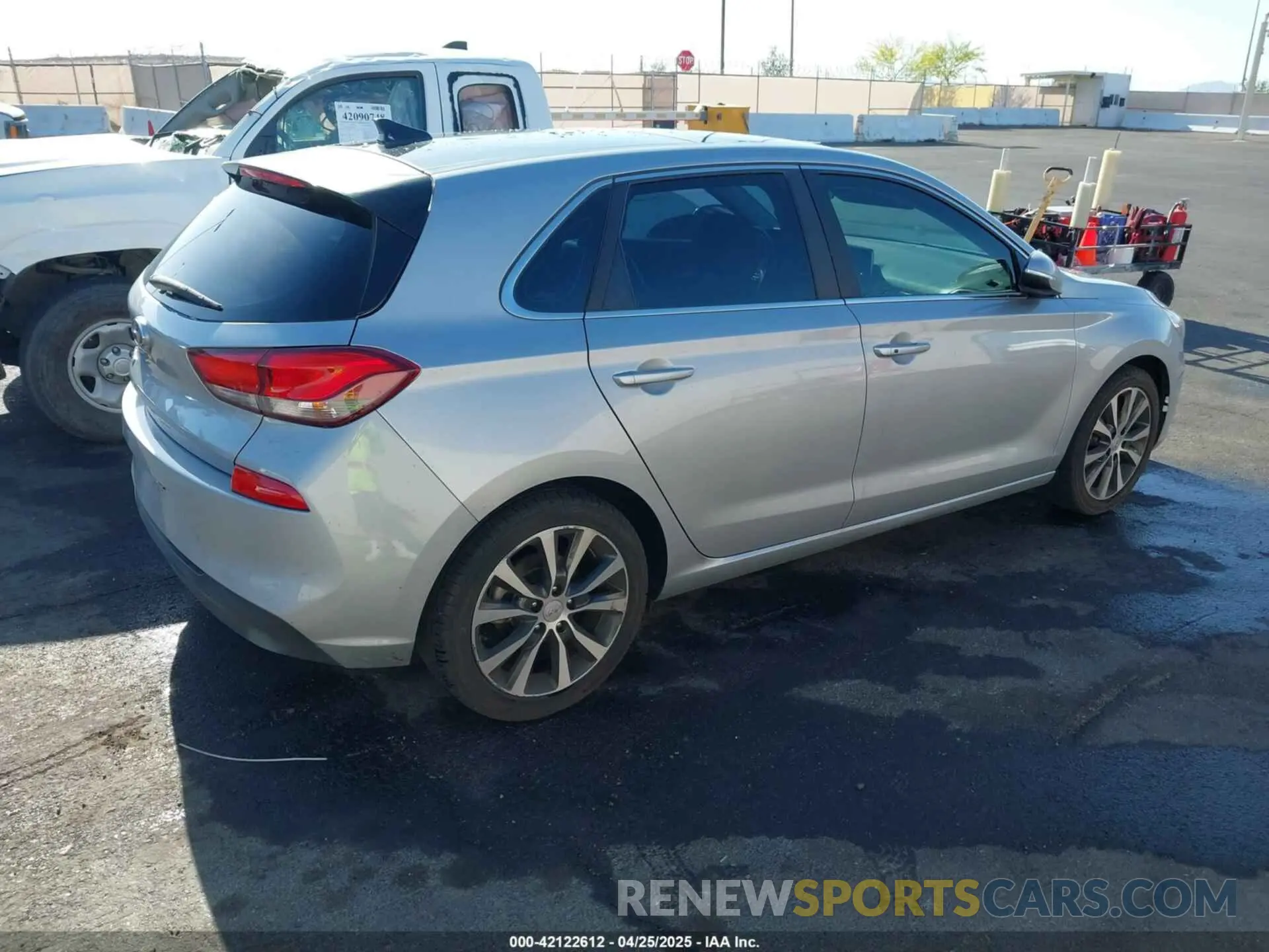4 Photograph of a damaged car KMHH35LE2LU123905 HYUNDAI ELANTRA GT 2020